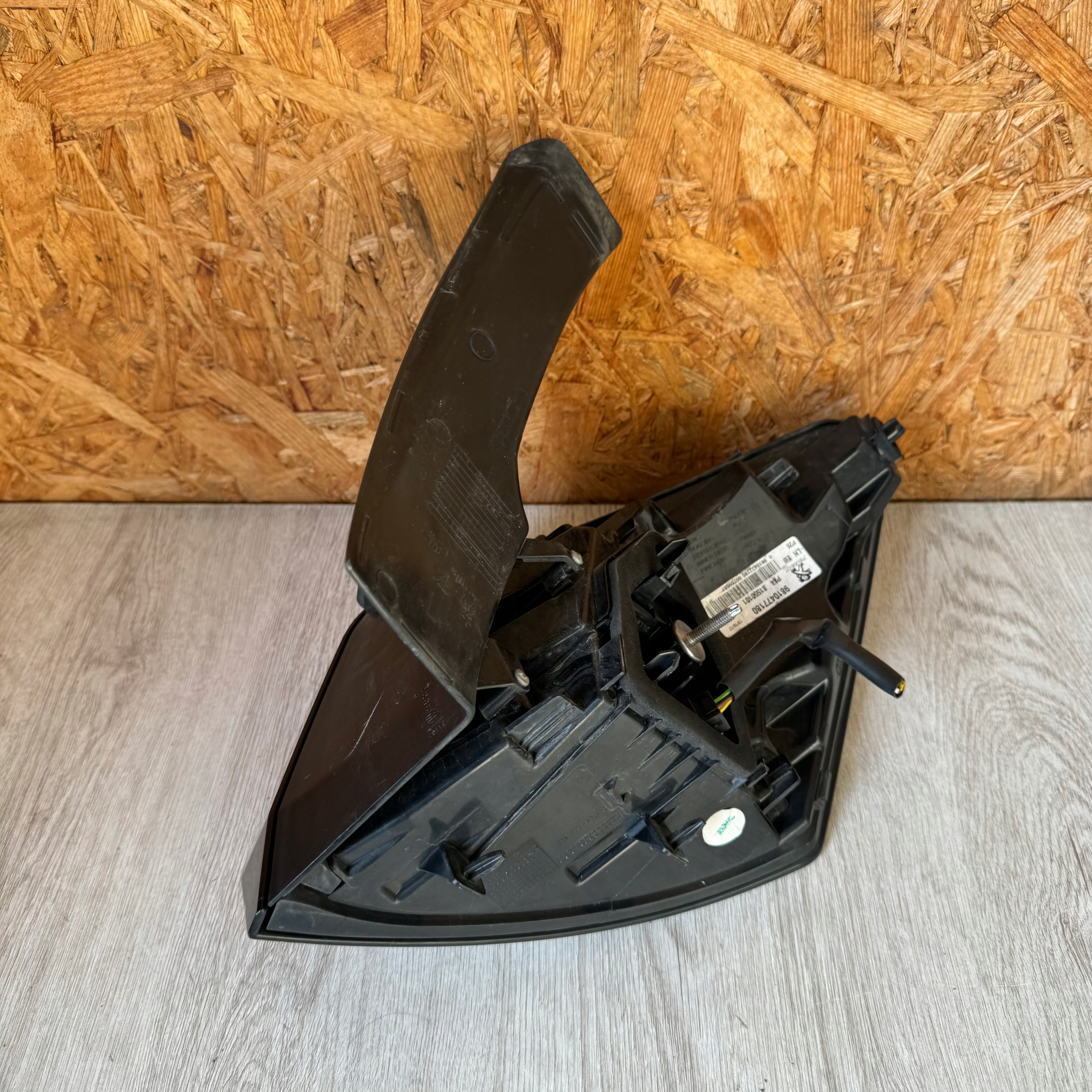 light rear left PEUGEOT 3008 II 9810477180