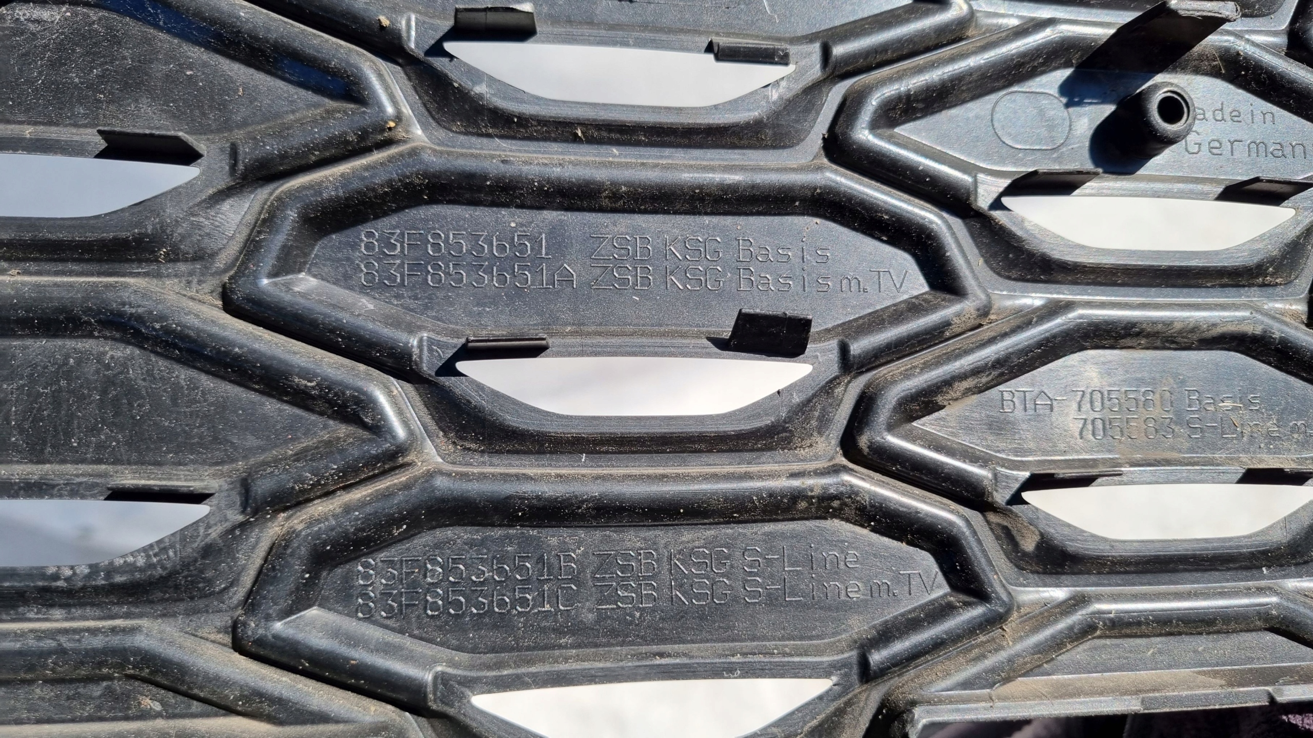 решетка радиатора Q3 83F 19-22 SPORTBACK s-line