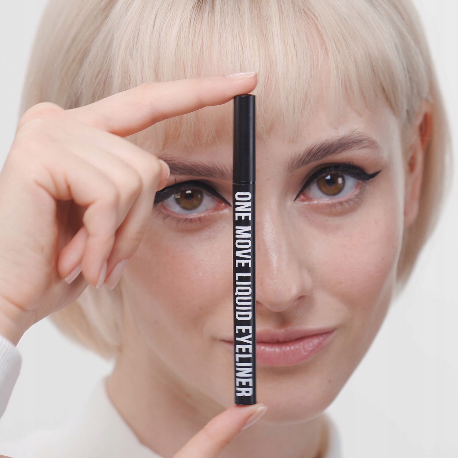 Konturówka do powiek One Move Kolor czarny