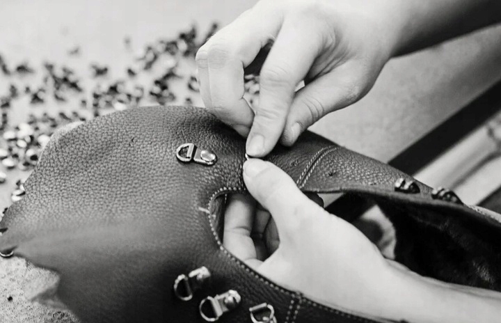 Beżowe mokasyny z weluru Estro ER00113365 Kolor beżowy