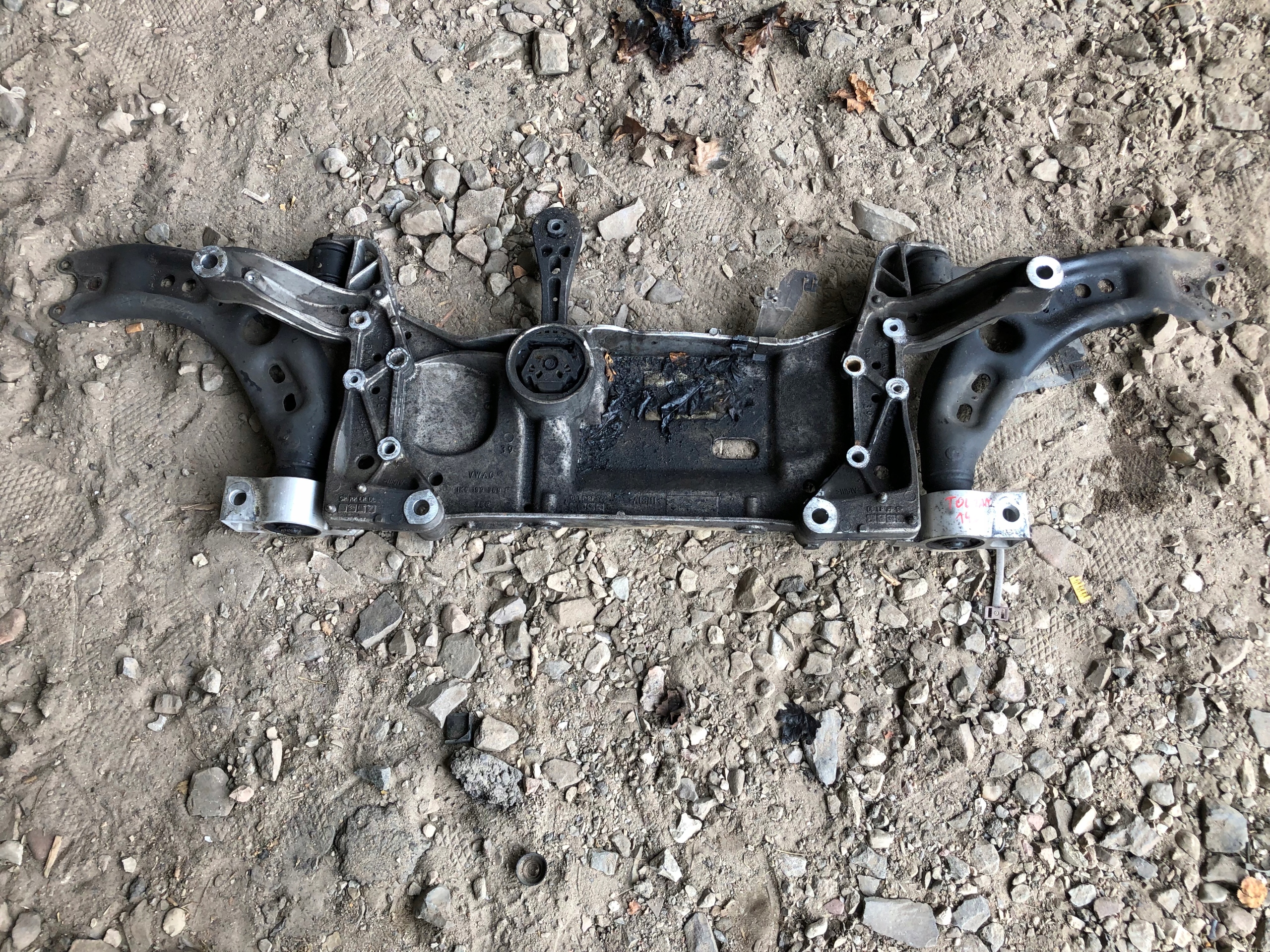 VW TOURAN and LIFT 14r axle beam subframe axle beam front