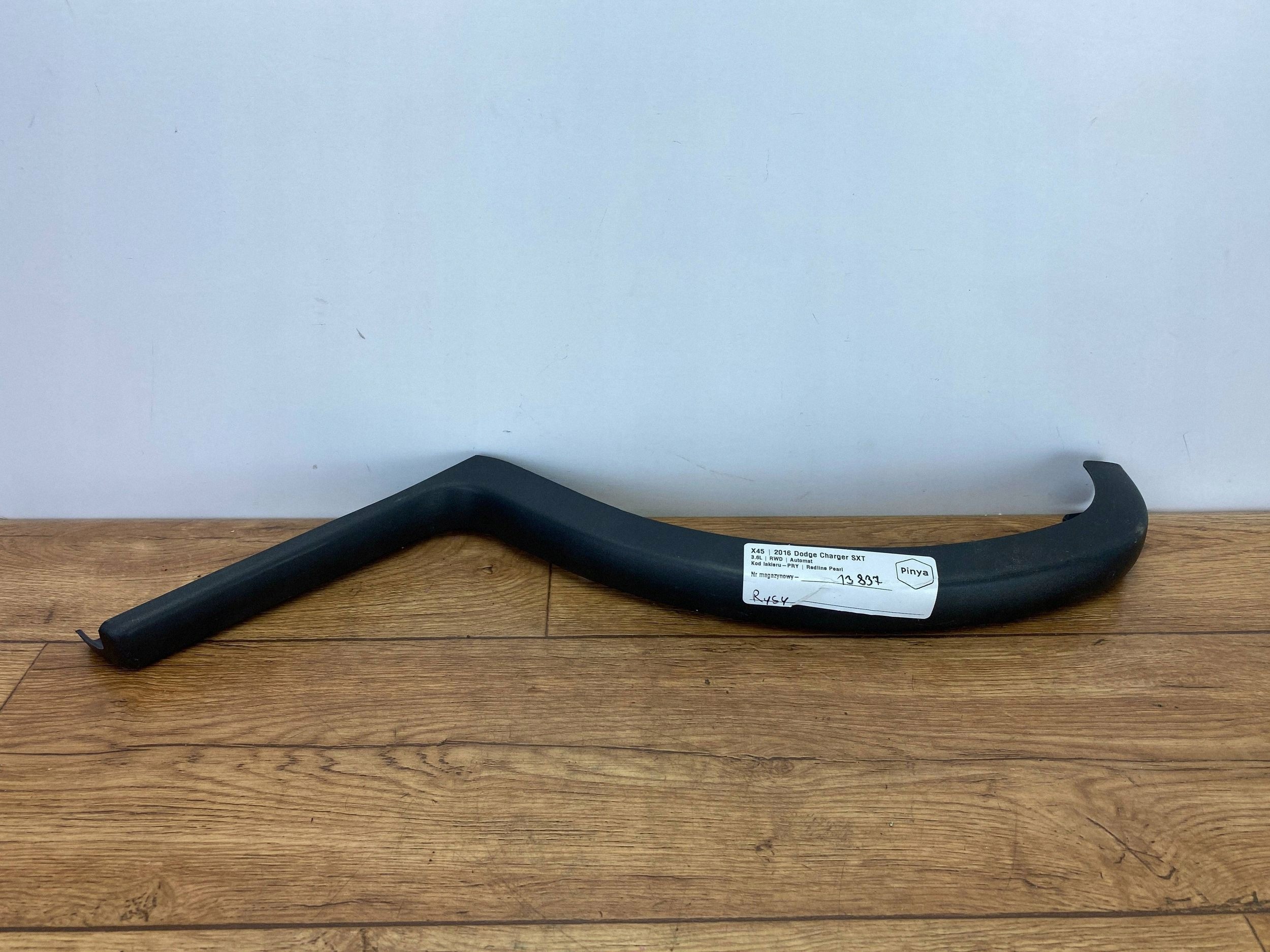 cover of a hinge boot left Dodge Charger 2015+