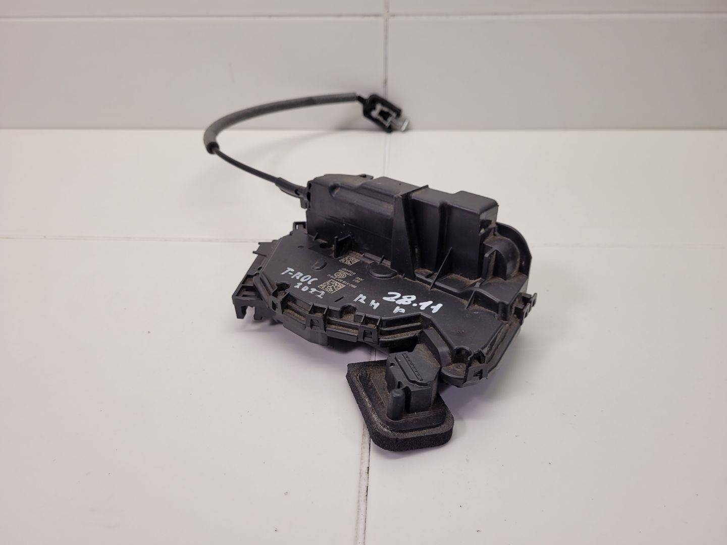 lock door front right side Volkswagen T-Roc 2019 5TB837016C