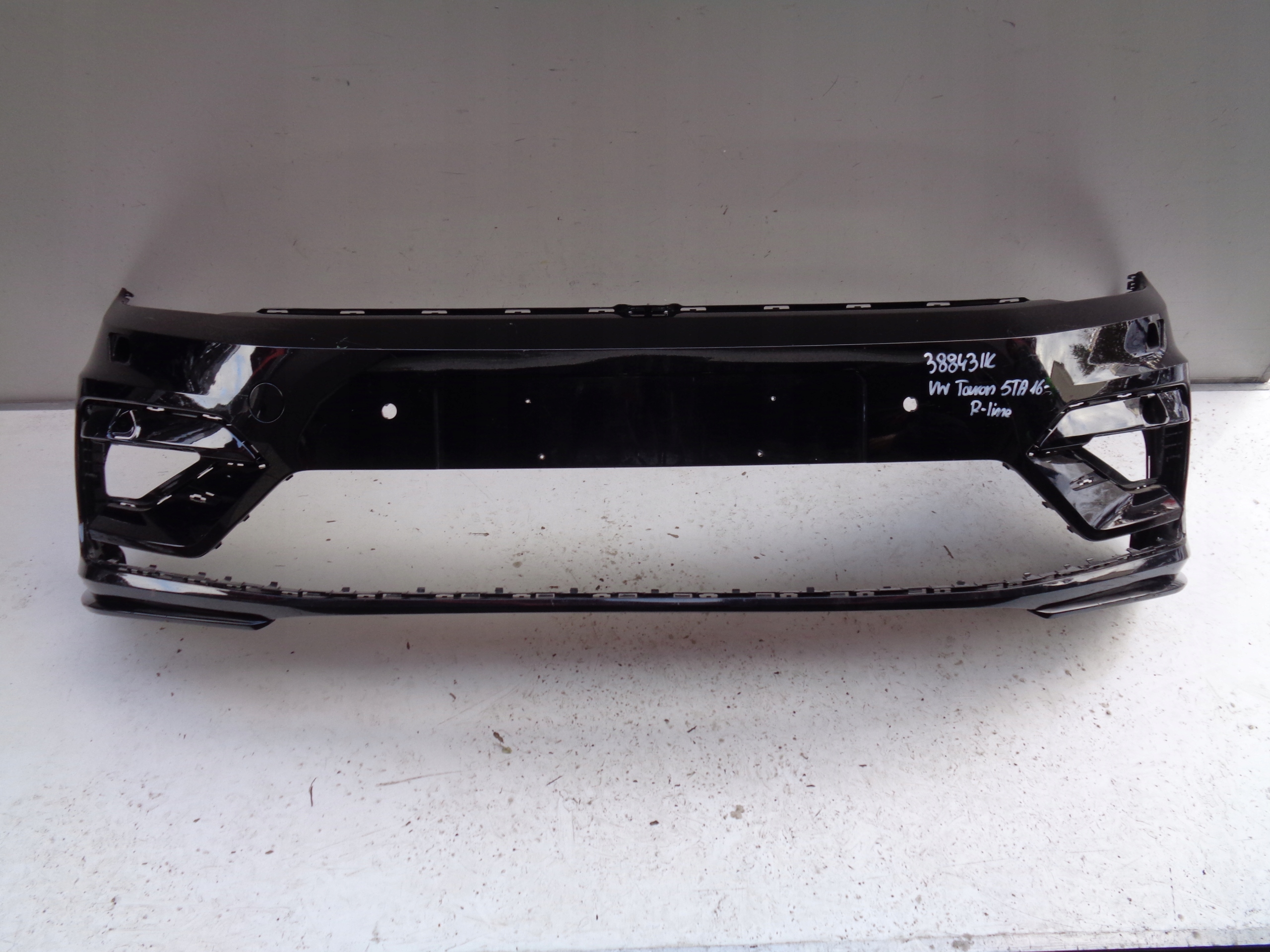 Frontstoßstange VW TOURAN 5TA 16- R-LINE NR 388431