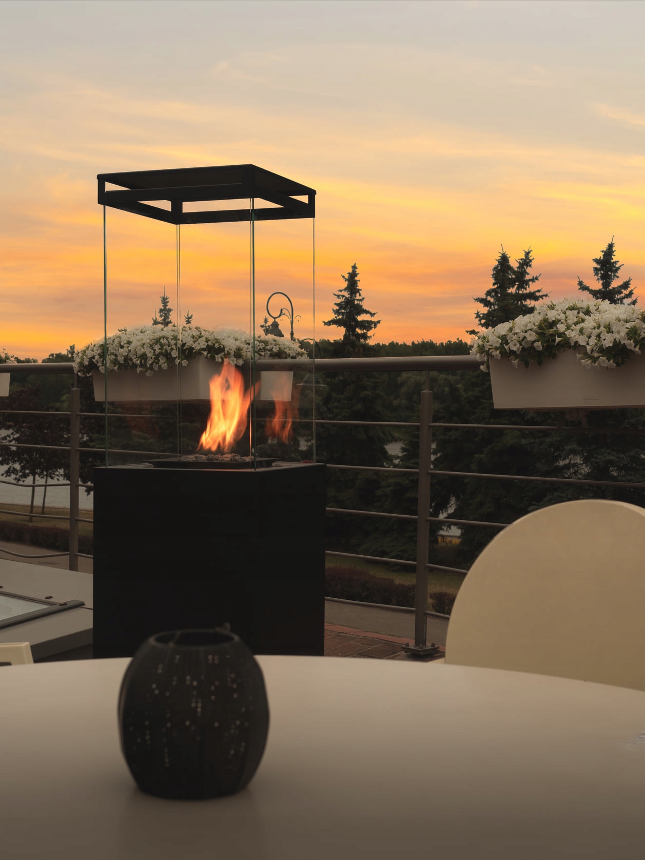 OGRZEWACZ OGRODOWY GAZOWY PARASOL GRZEWCZY CZARNY PRAWDZIWY OGIEŃ Styl nowoczesny