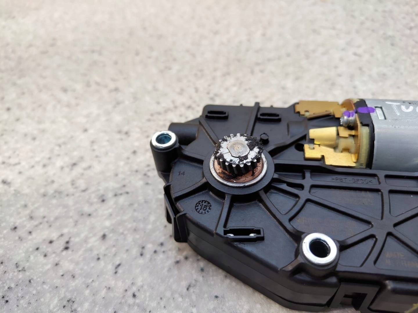 SILNICZEK SZYBERDACHU 2226114A HYUNDAI TUCSON 3 III Typ samochodu 4x4/SUV