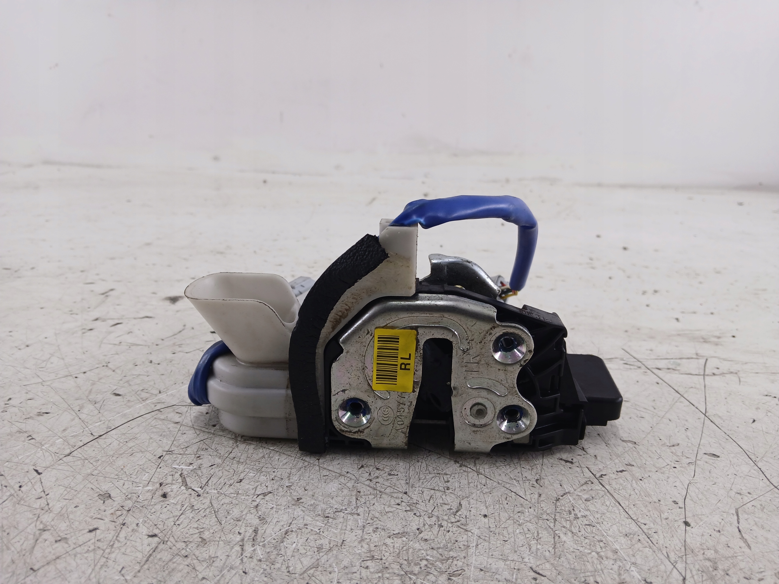 KIA OPTIMA IV lock door right front 81320-D4090