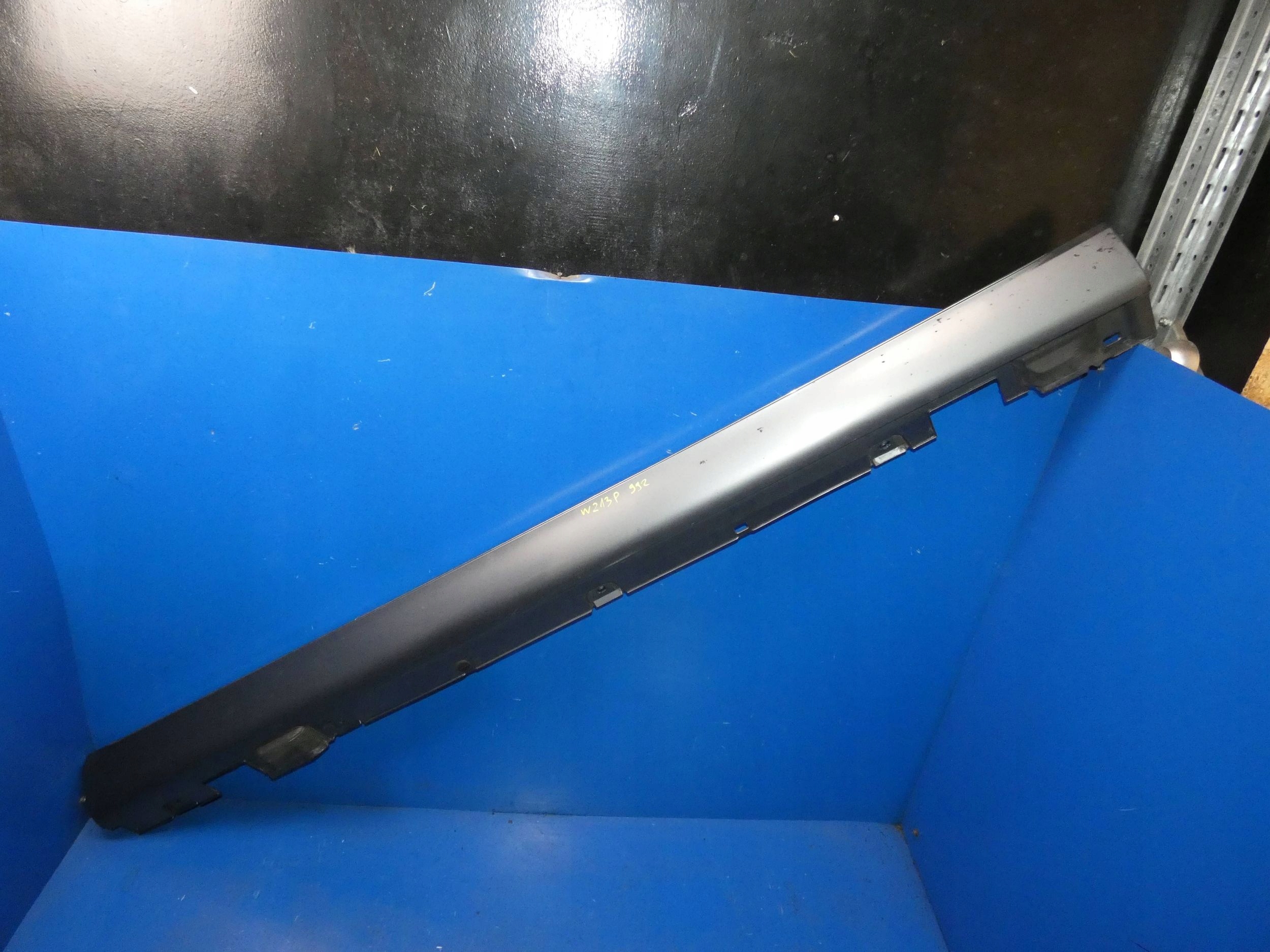 MERCEDES E KLASA W213 sedan threshold moulding threshold cap right