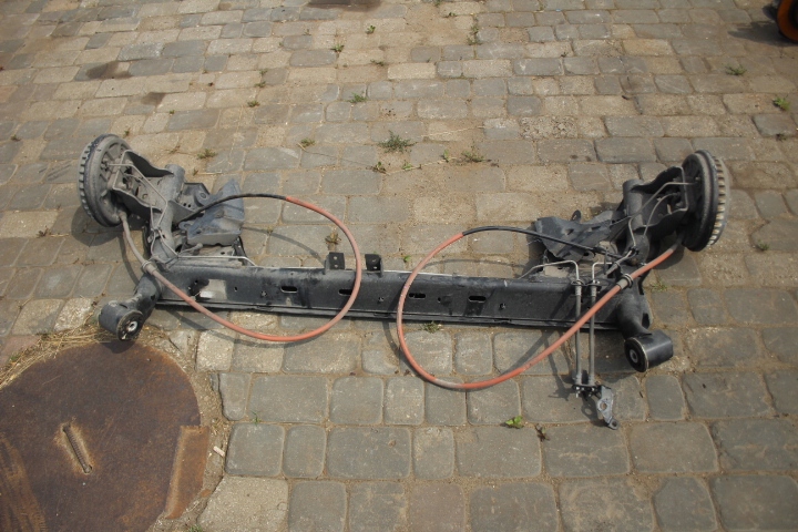 BELKA ZAWIESZENIA TYLNA DACIA LOGAN III 1.0 Wersja Europejska