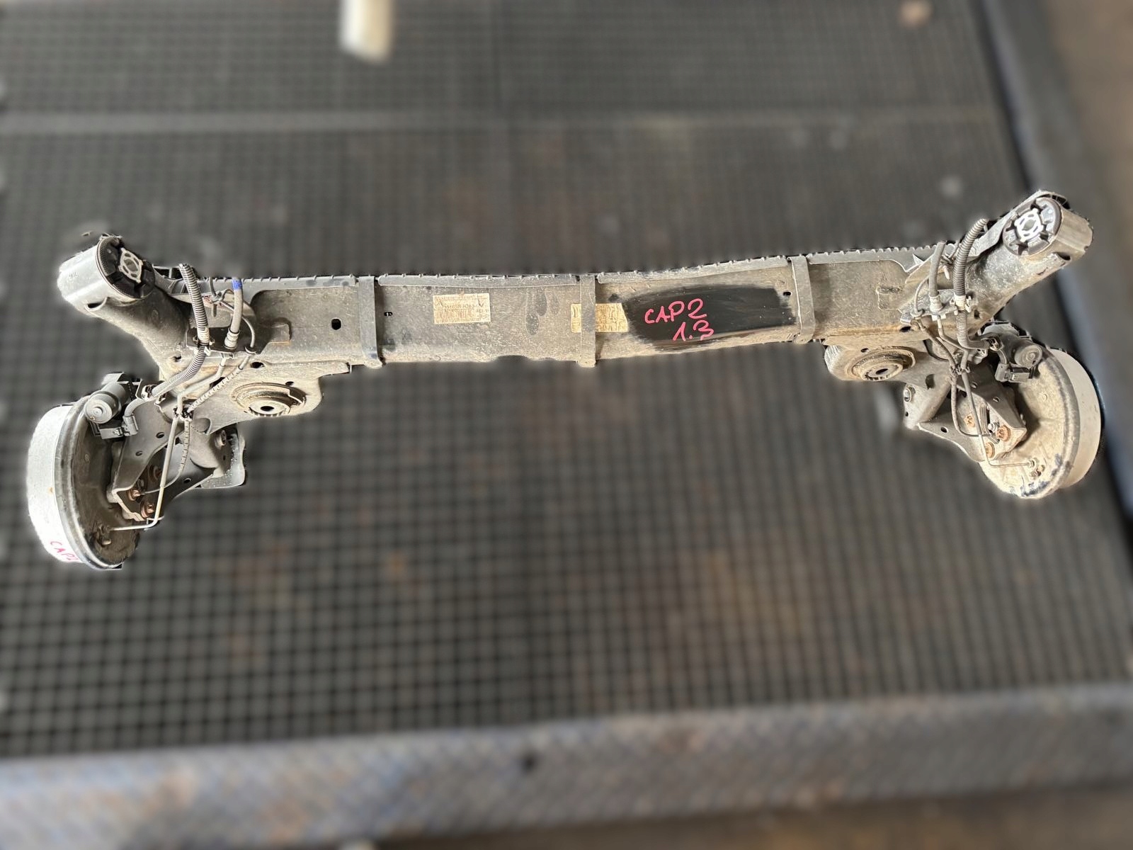 RENAULT CAPTUR II 1.0 TCE 1.3 TYLNA OŚ BELKA ZAWIESZENIE BĘBNY 555019165R