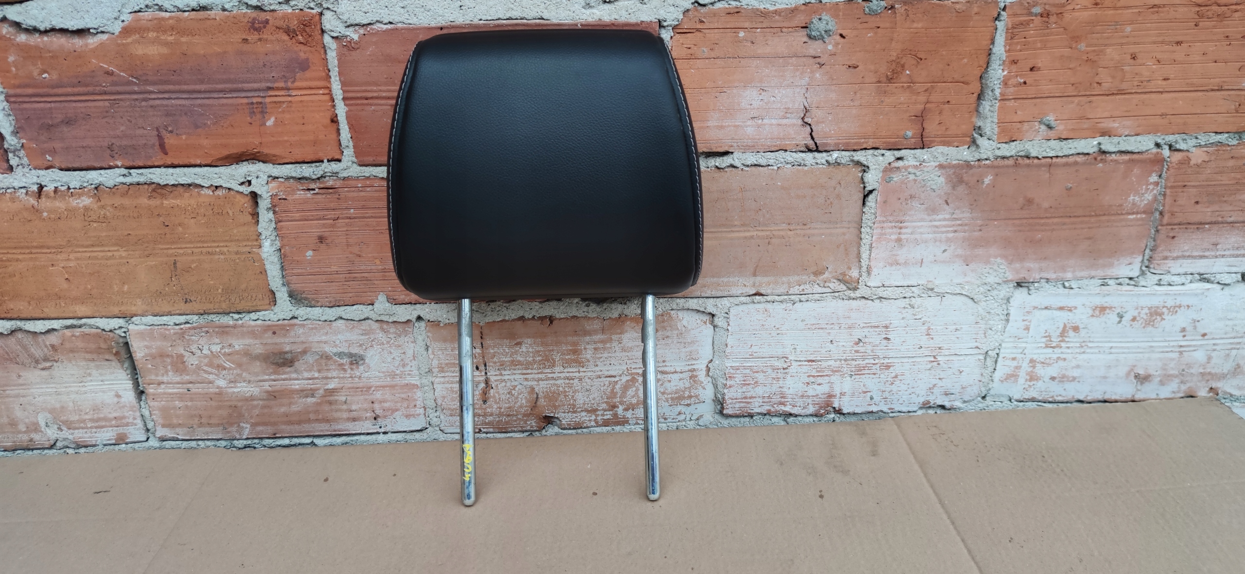 Kuga MK1 подголовник передний кожаный левый передний правый