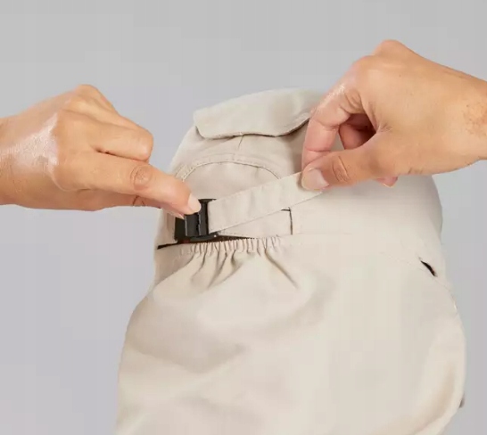 CZAPKA TURYSTYCZNA W GÓRY NA PLAŻĘ Z OSŁONĄ KARKU Kolor biały