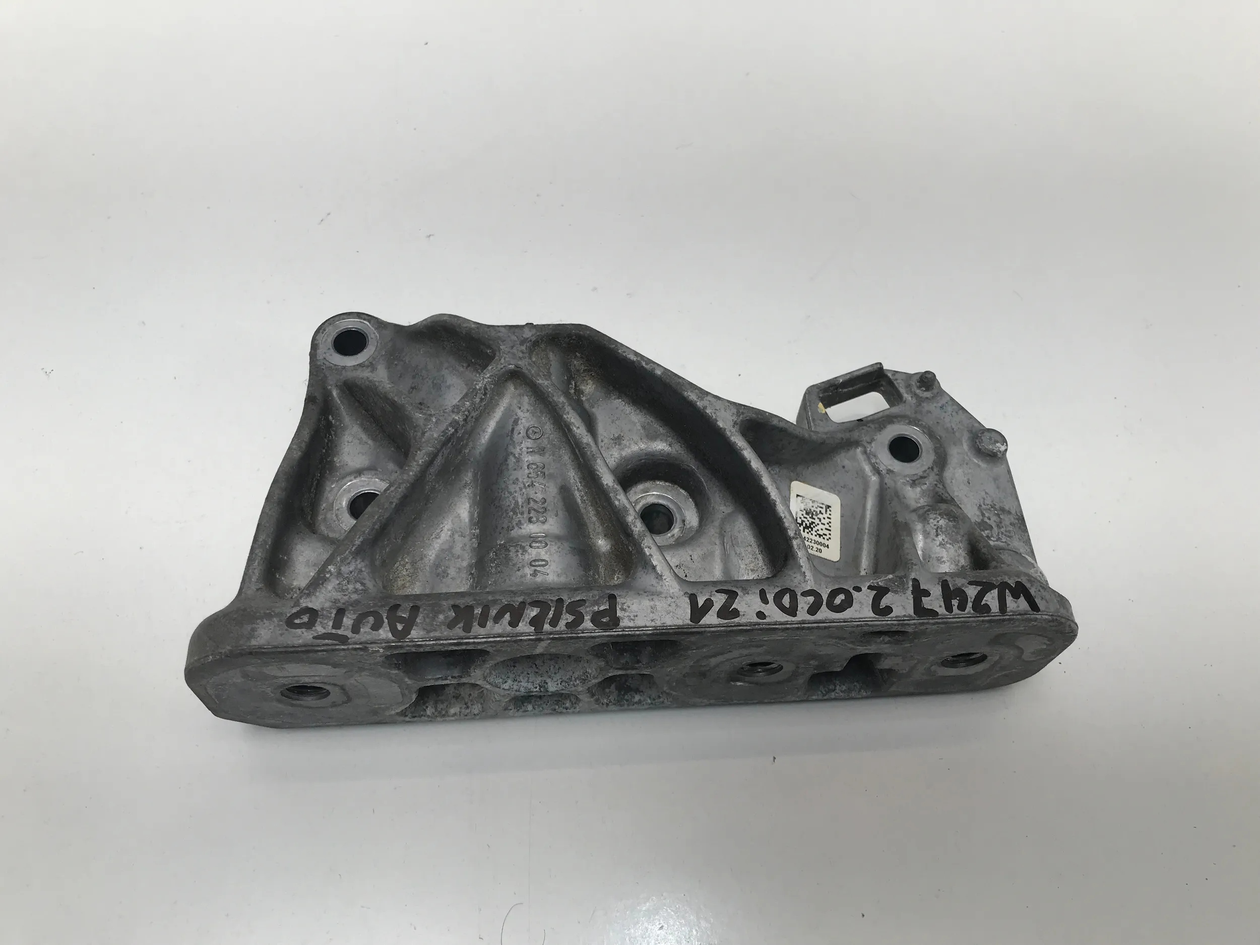 A6542230004 - MERCEDES B W247 20R крепление лапы подушки правой