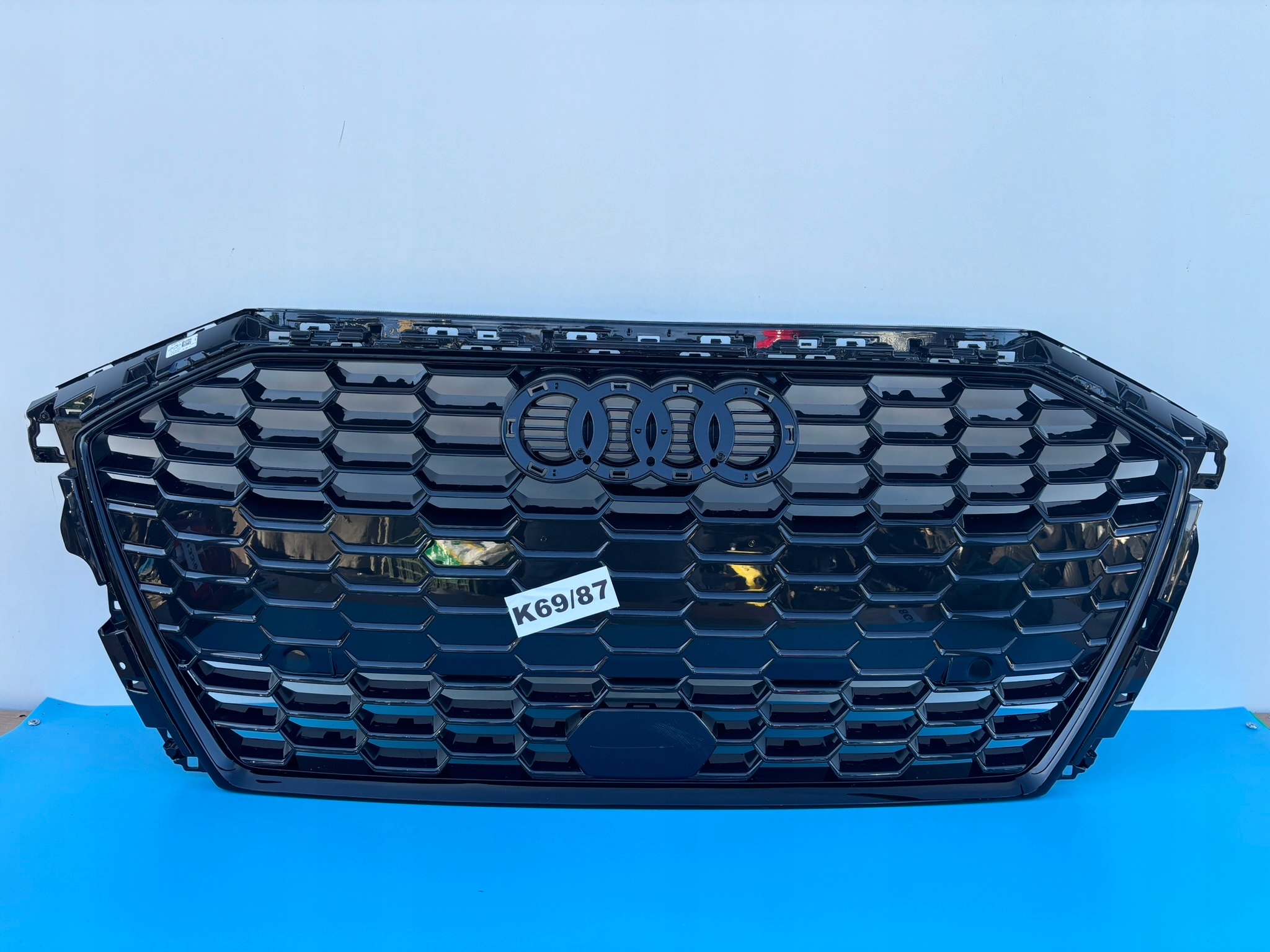 AUDI A3 8Y S-LINE maska cerný 8Y0853651B K69/87