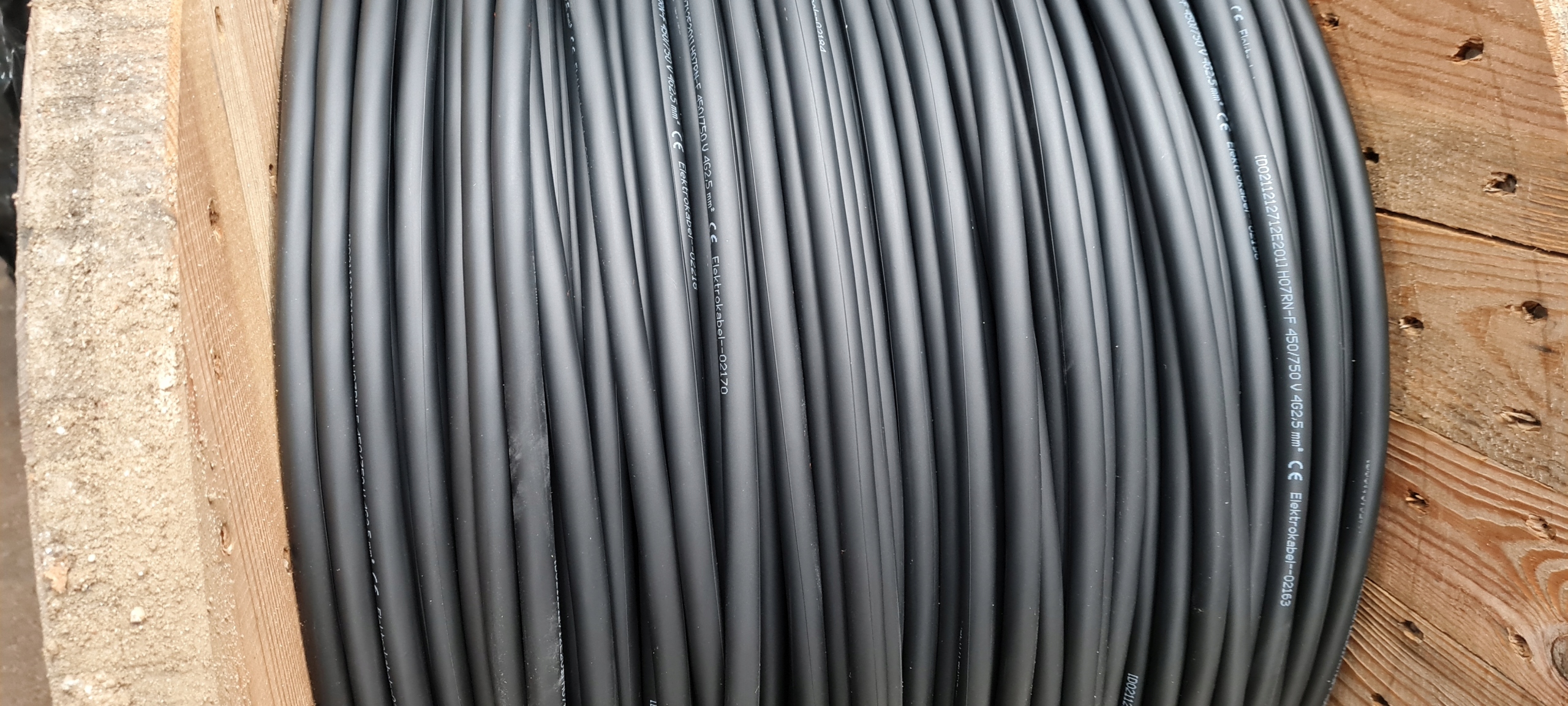 

Przewód Zasilający Do Pompy Głębinowej 4x2.5mm