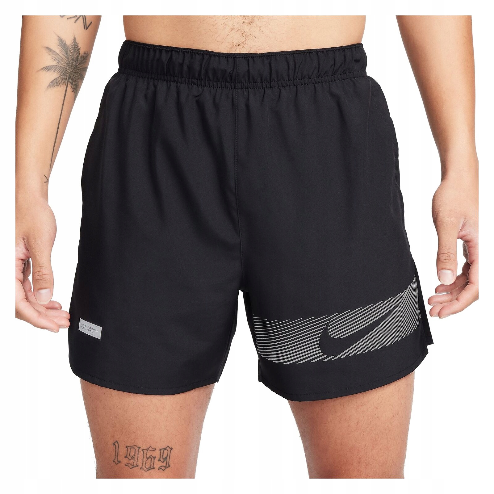 Spodenki Nike Challenger Flash 5IN FN3048-010 r. L