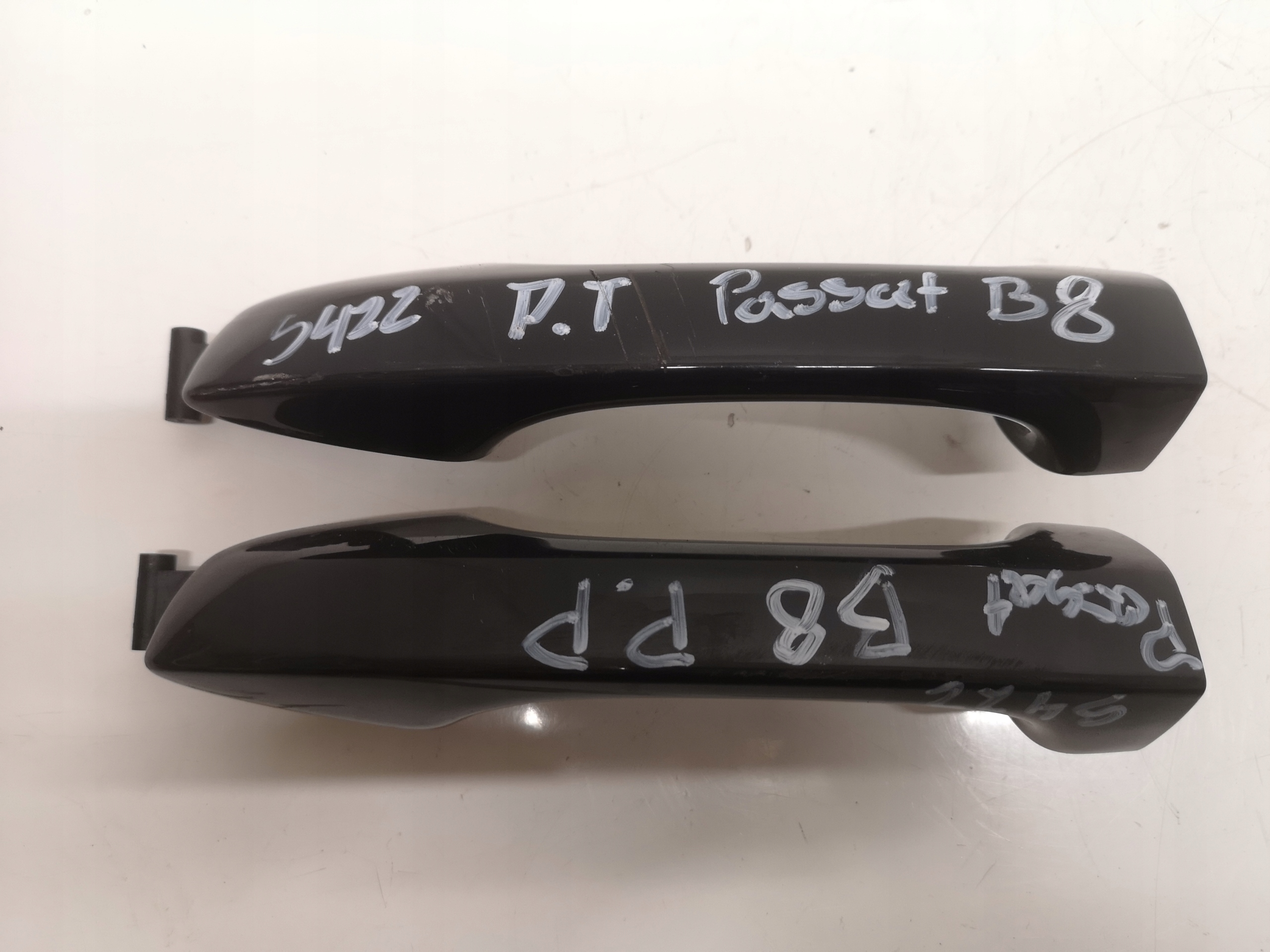 14- - VW PASSAT B8 14-ручка наружная правая обычная