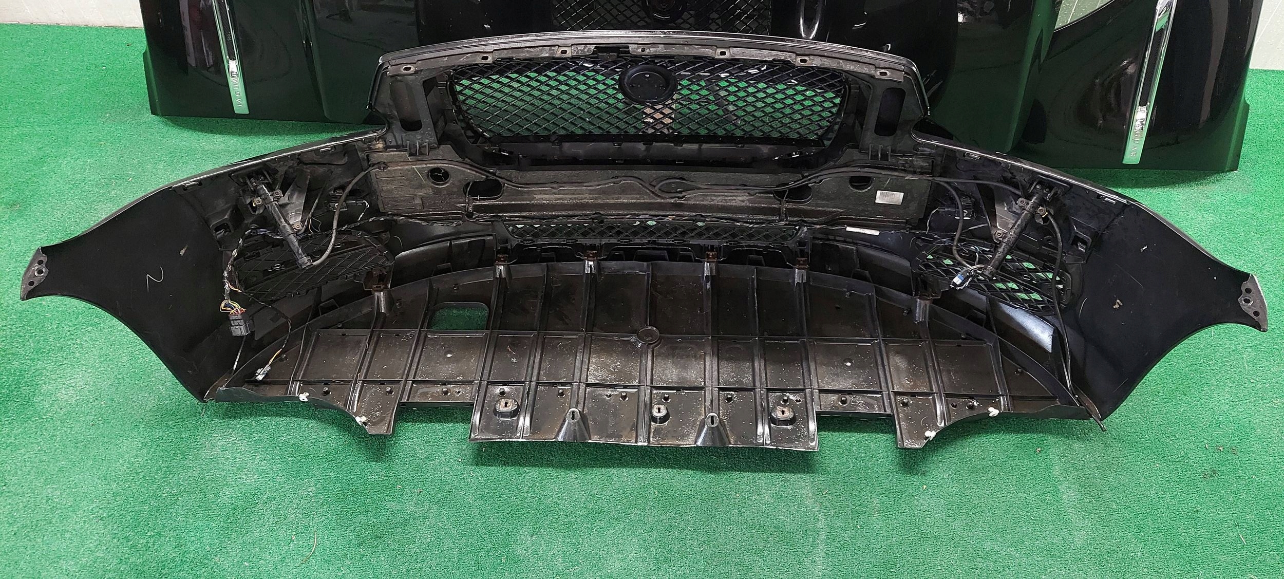 bumper front JAGUAR XJ X351 09-15 LAK: PEL