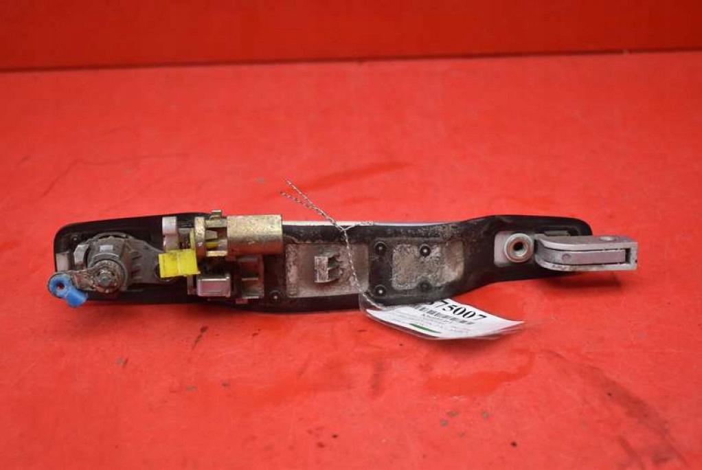 handle left front front SREBRNA MITSUBISHI OUTLANDER 1 and 01-08