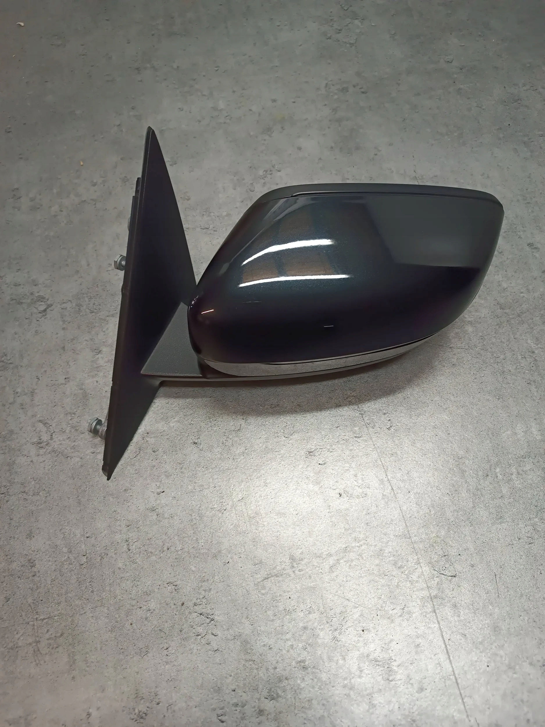 BMW 5 G30 G31 LUSTERKO LEWE KOL.475 6PIN Strona zabudowy lewa