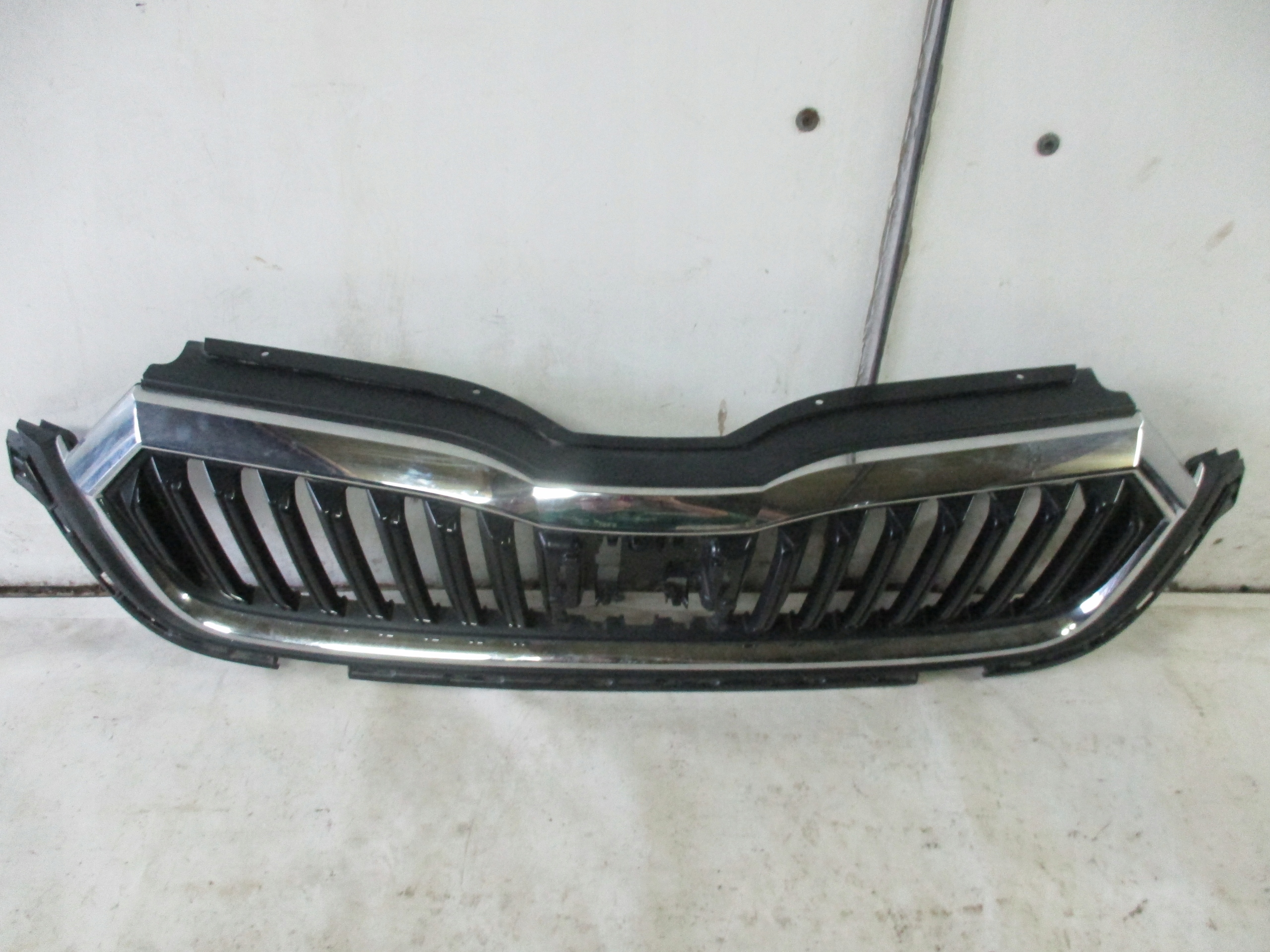 Chrom Grill Skoda Octavia IV 5E3807723