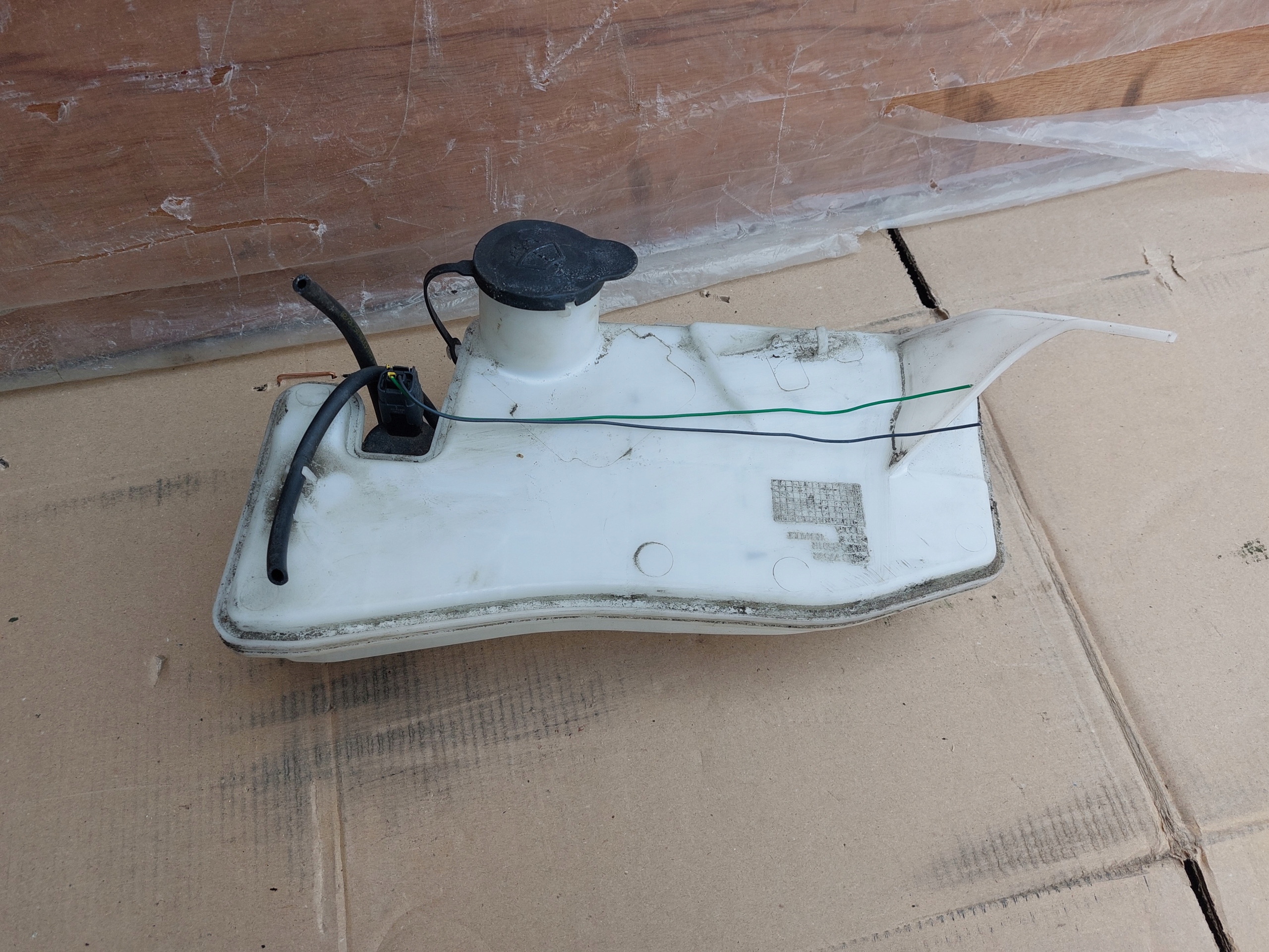 washer fluid tank DACIA SANDERO III