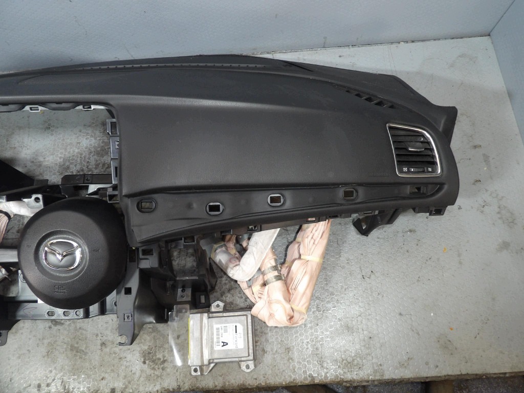 MAZDA 6 GJ dashboard cockpit airbag console