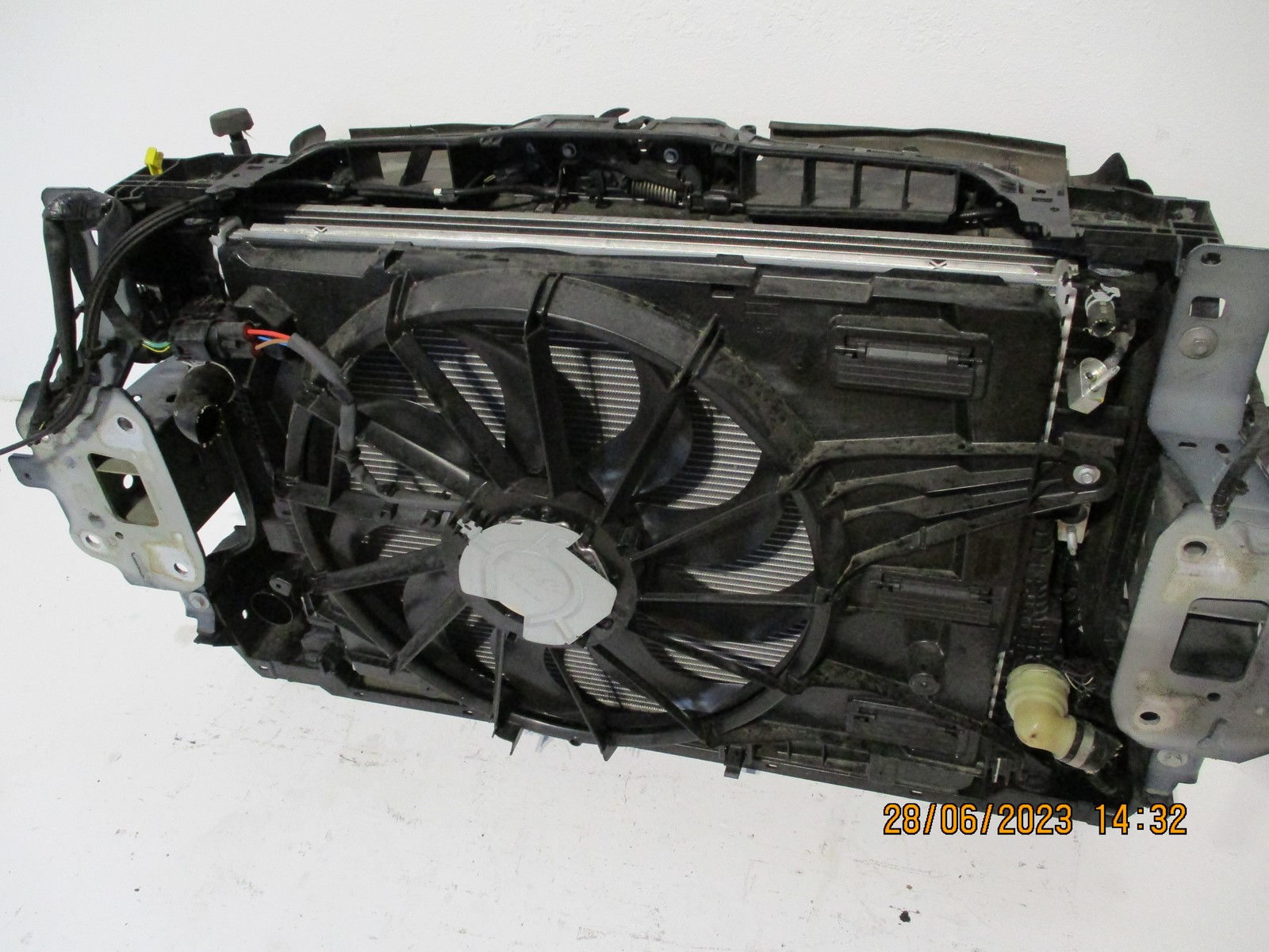 Pas przedni CHŁODNICE FORD KUGA MK3 1,5TDCI Producent części Ford OE