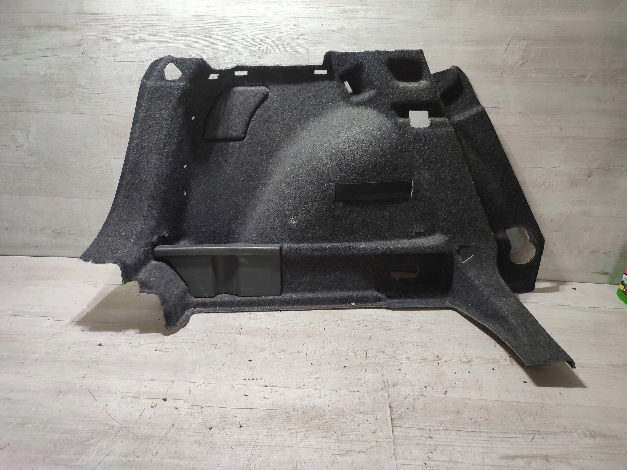 Seat Arona 2019 rear part side left side / upholstery side boot