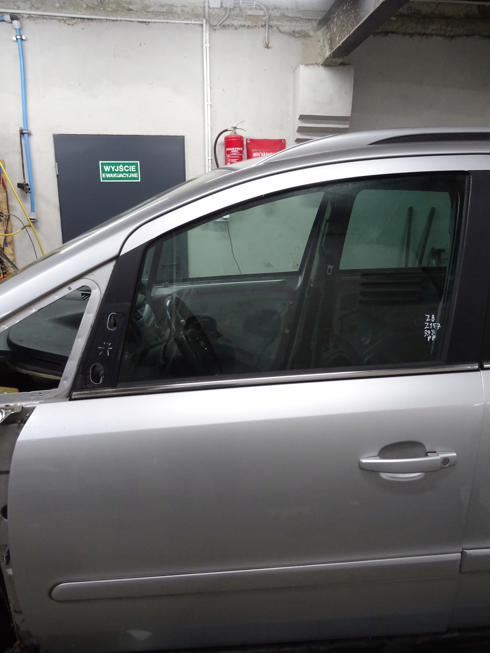 OPEL ZAFIRA B DRZWI LEWY PRZÓD PRZEDNIE Z157