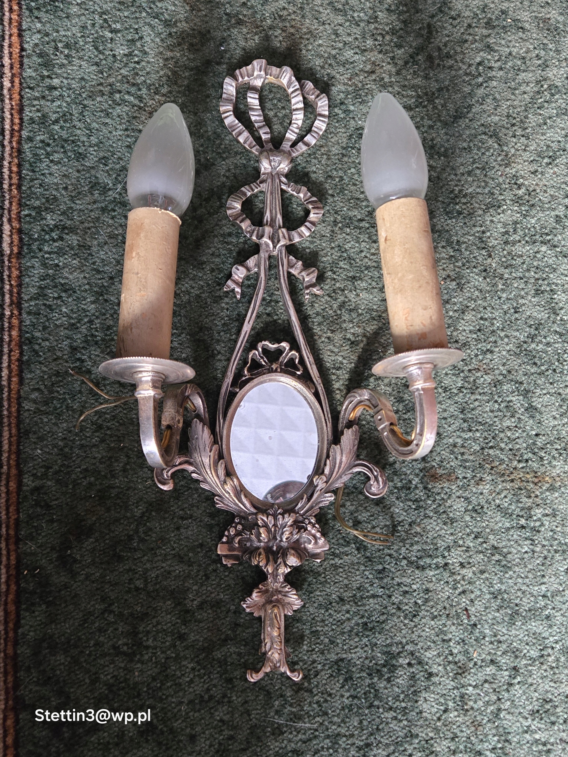 Zabytkowy francuski kinkiet.