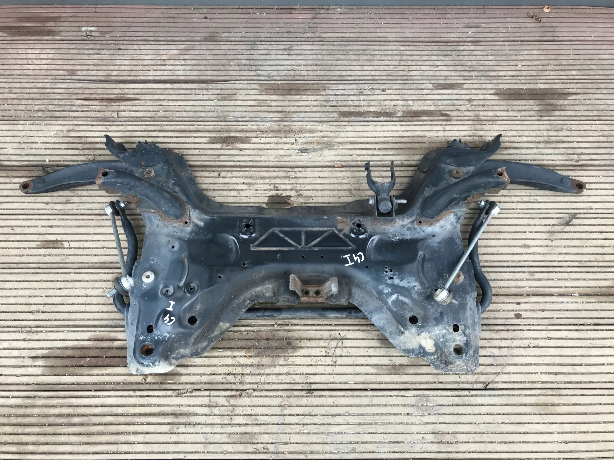 CITROEN C4 and axle beam subframe axle beam front