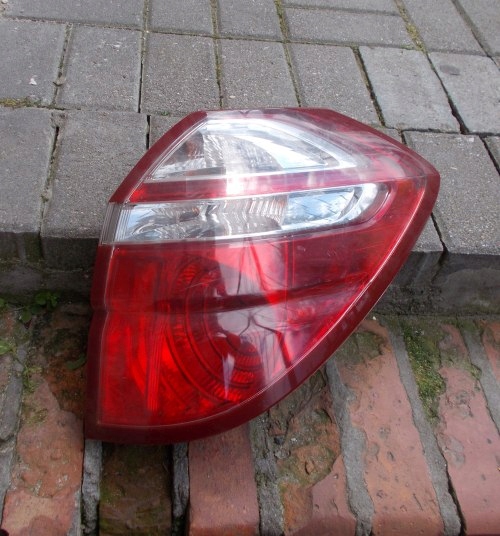 SUBARU LEGACY IV KOMBI LIFT PRAWA TYLNA LAMPA ORYGINAŁ