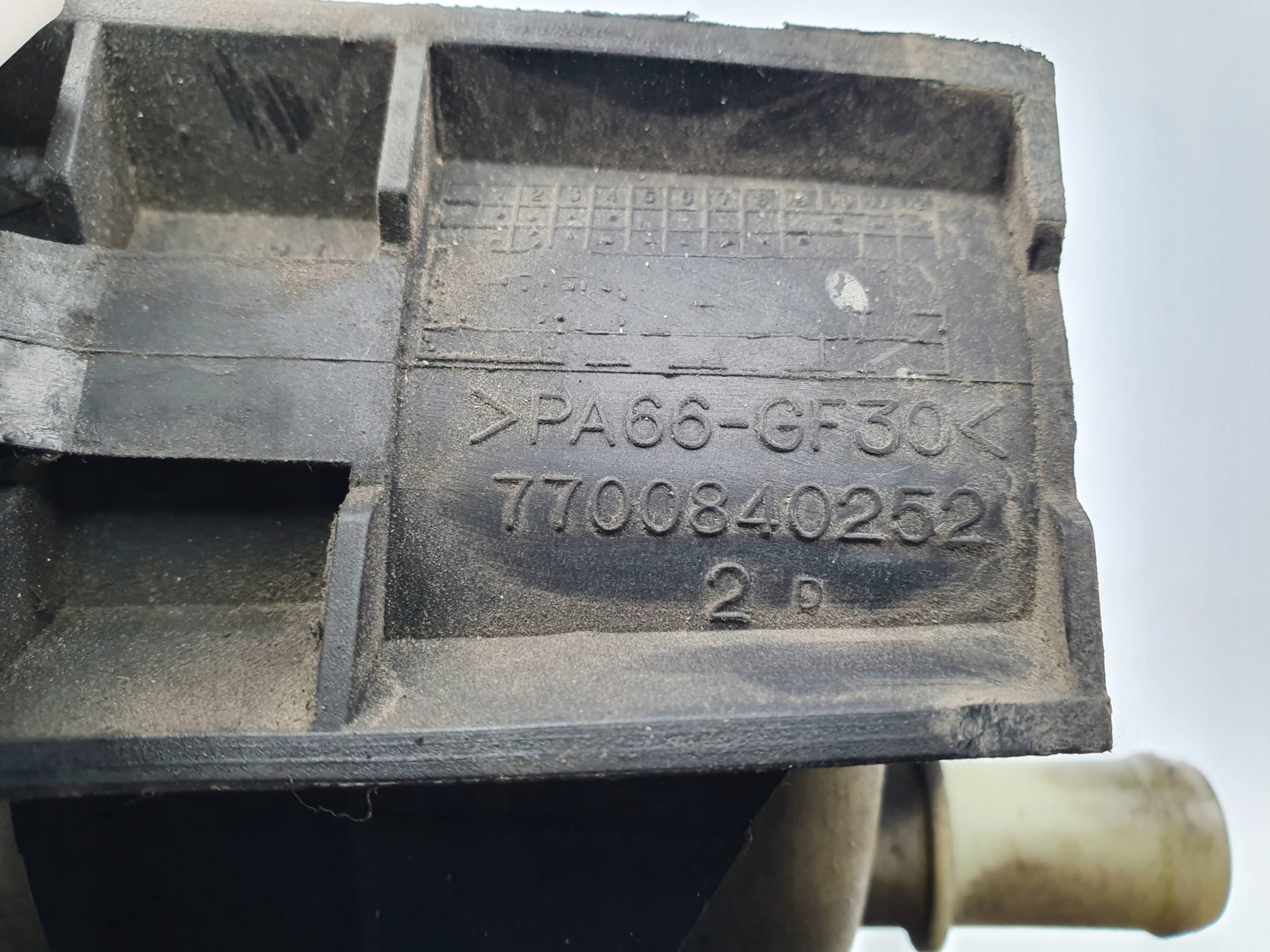 Servobehälter 7700782884 OPEL VIVARO II