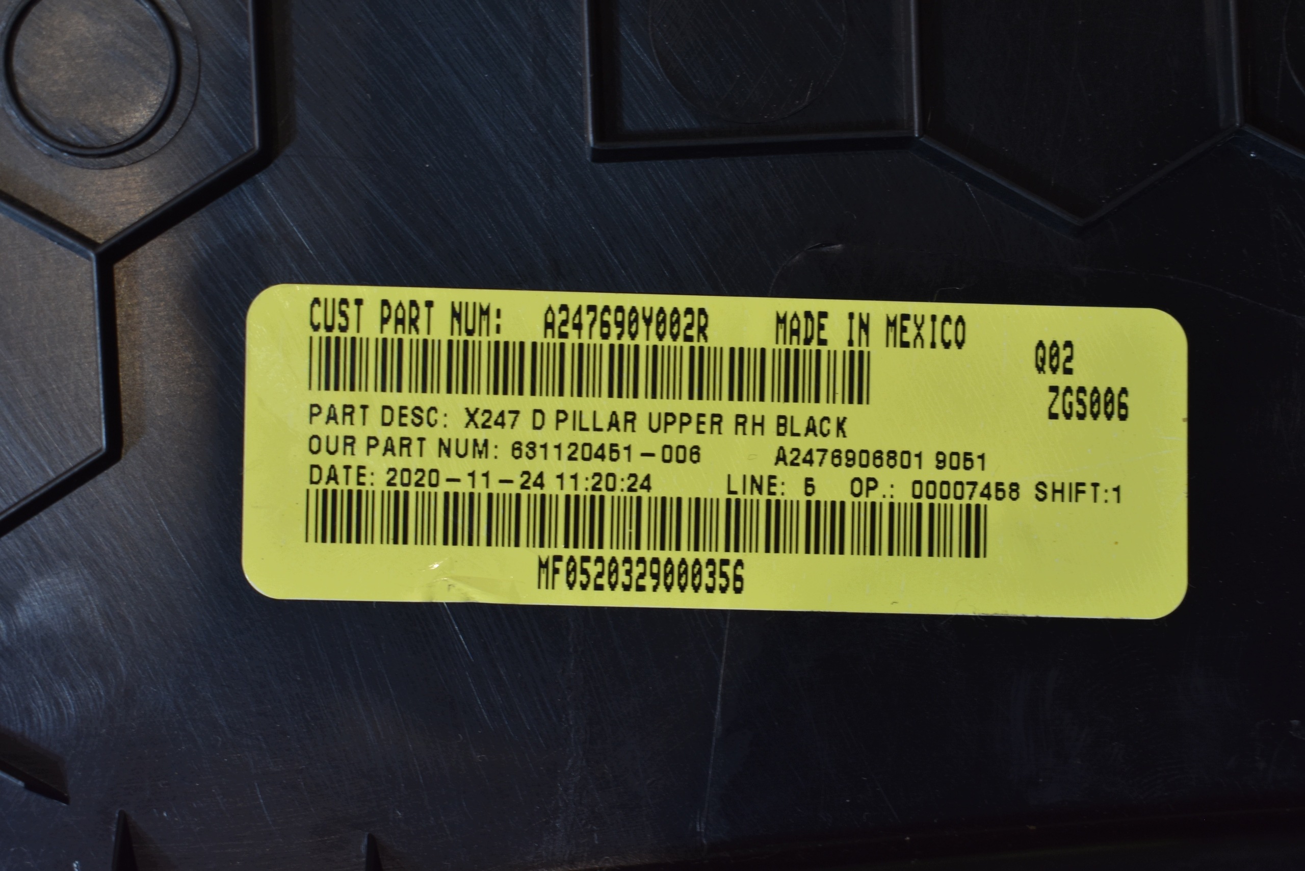 IDEALNA cover pillar trim D right MERCEDES GLB X247 1