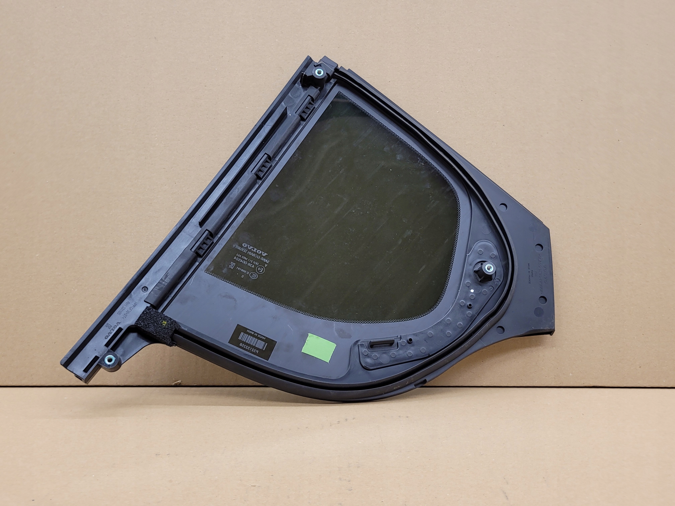 window TROJKAT right rear part VOLVO C40 2021