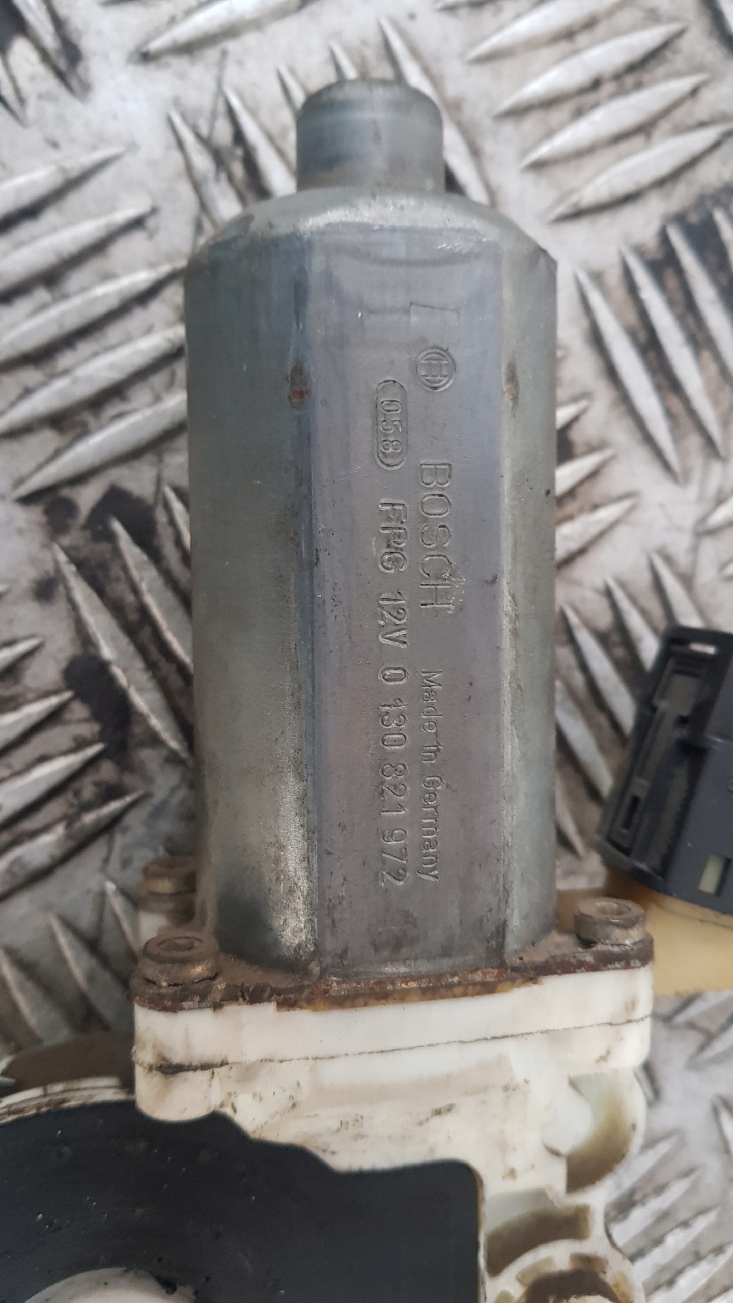 MERCEDES W209 mini motor PODNOSNIKA left rear part