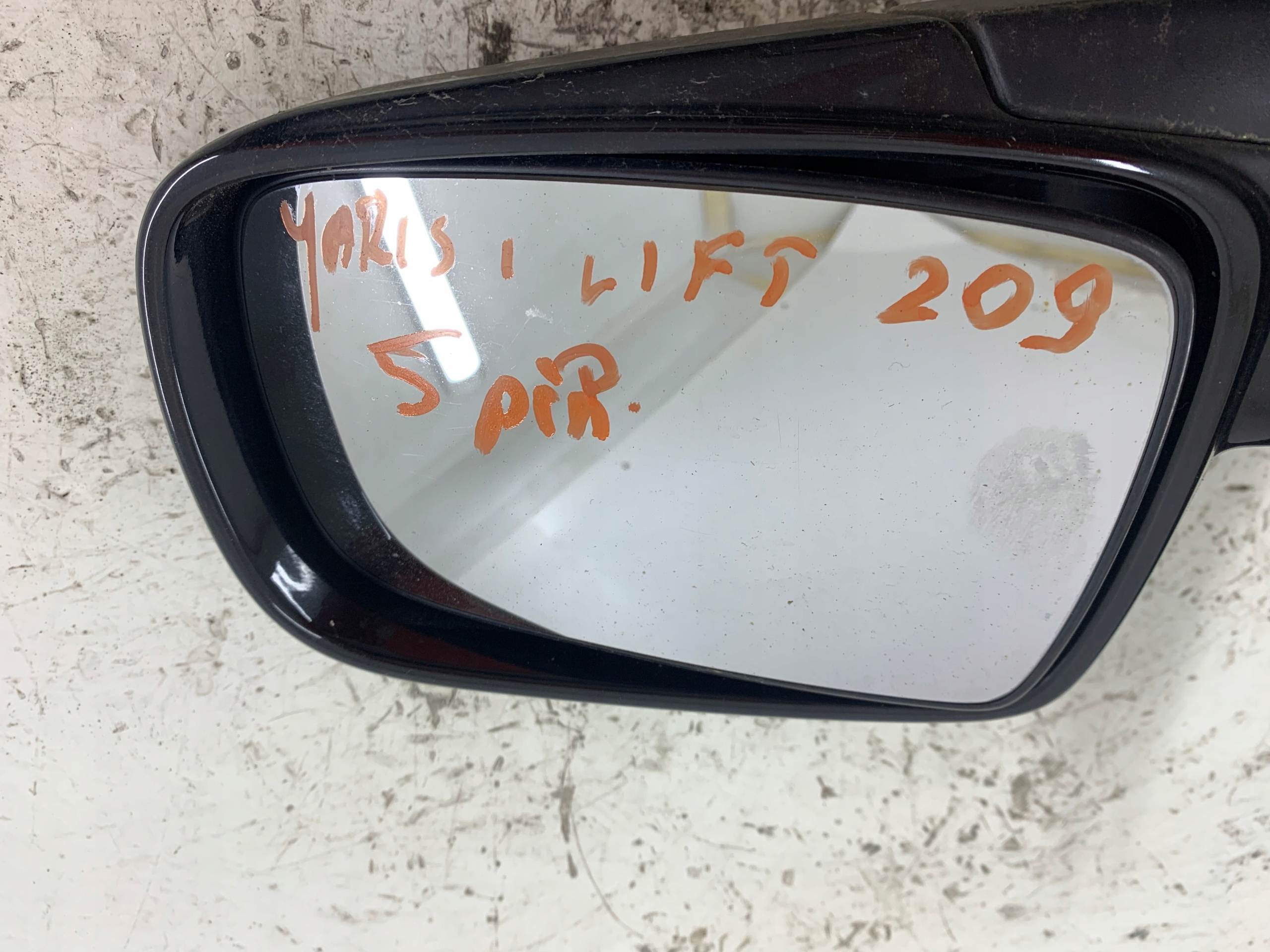 TOYOTA YARIS and LIFT mirror right 5 PIN 209