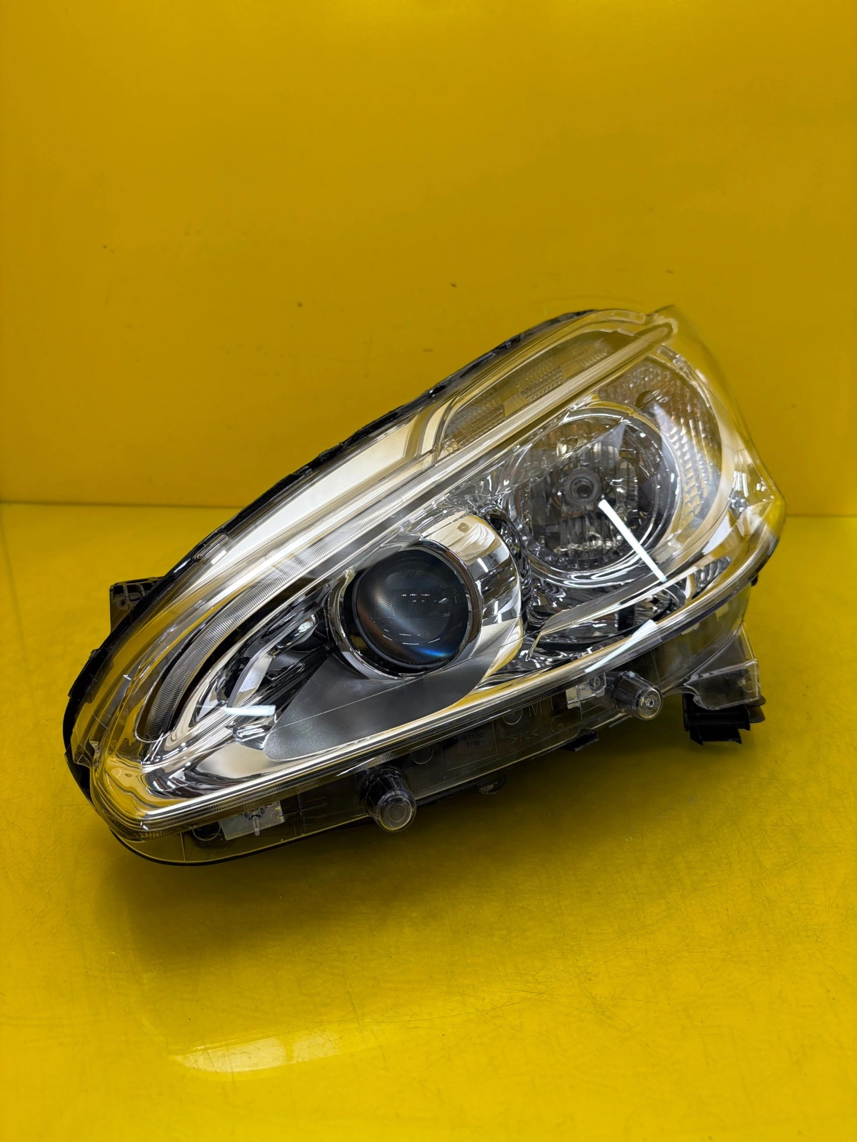 light left Peugeot 208 and lens Led 9802221480