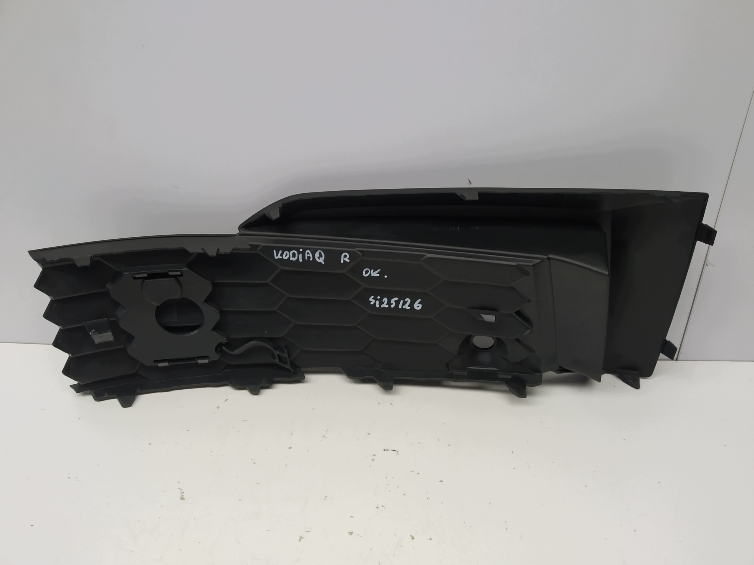 2021r + Skoda Kodiaq lift grid right w bumper front spoiler original