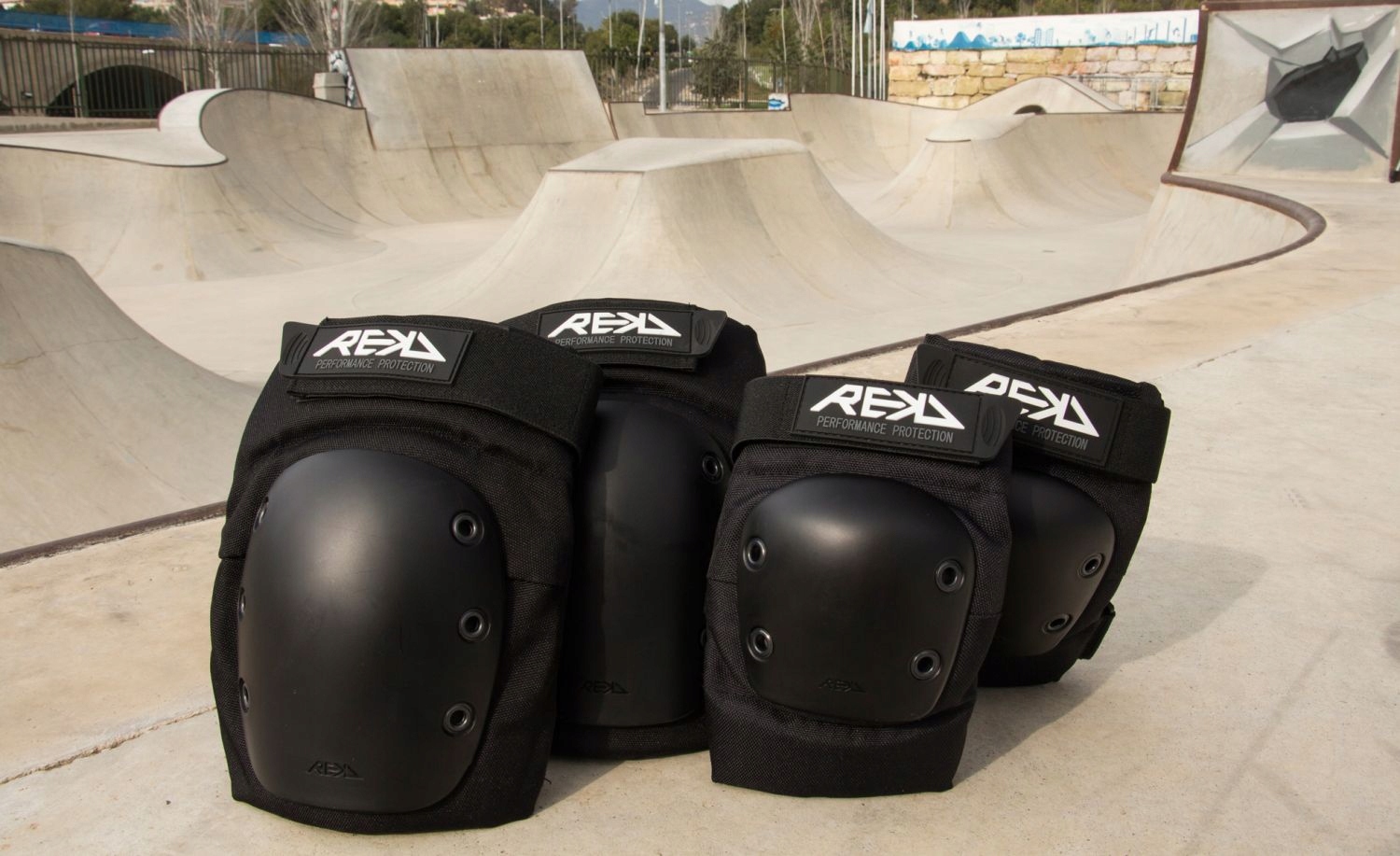 Ochraniacze REKD RAMP PADS na kolana rolki rower deska blk L Kolor czarny