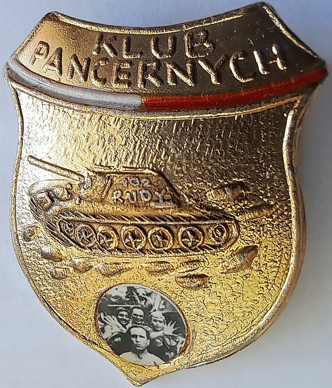 ODZNAKA - KLUB PANCERNYCH CZTEREJ PANCERNI I PIES - PRL -RZADKA ODZNAKA (2)