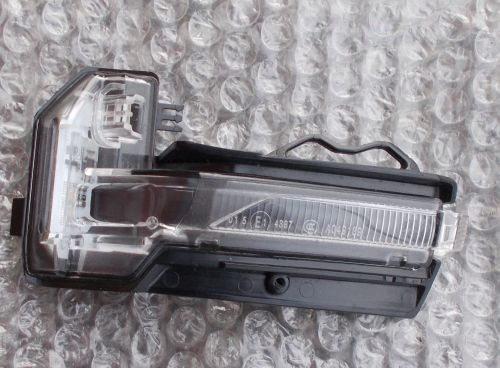 AUDI Q2 Q3 KIERUNKOWSKAZ LUSTERKA LEWY 81A949101