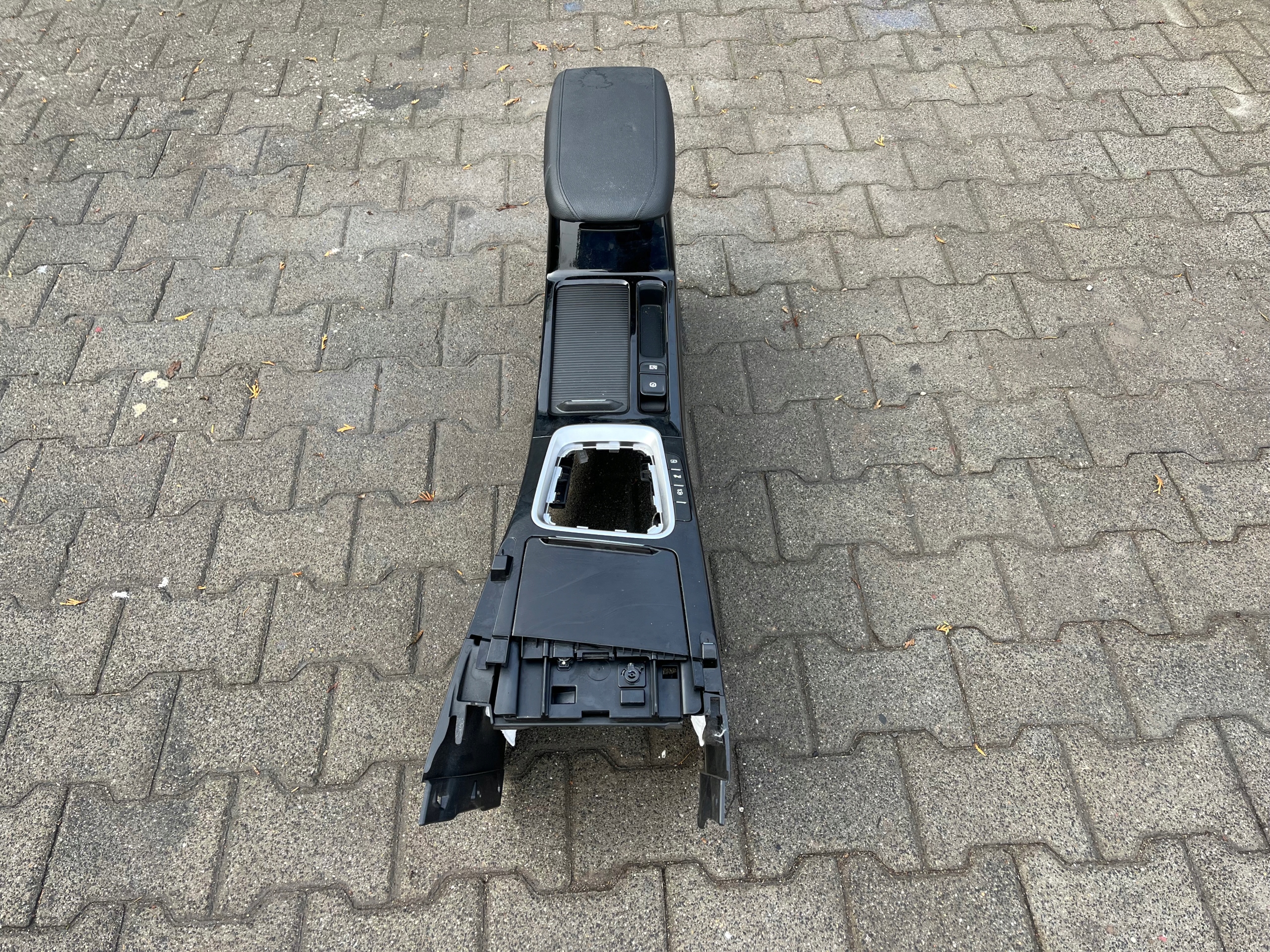 Kia ProCeed III Tunel mitte