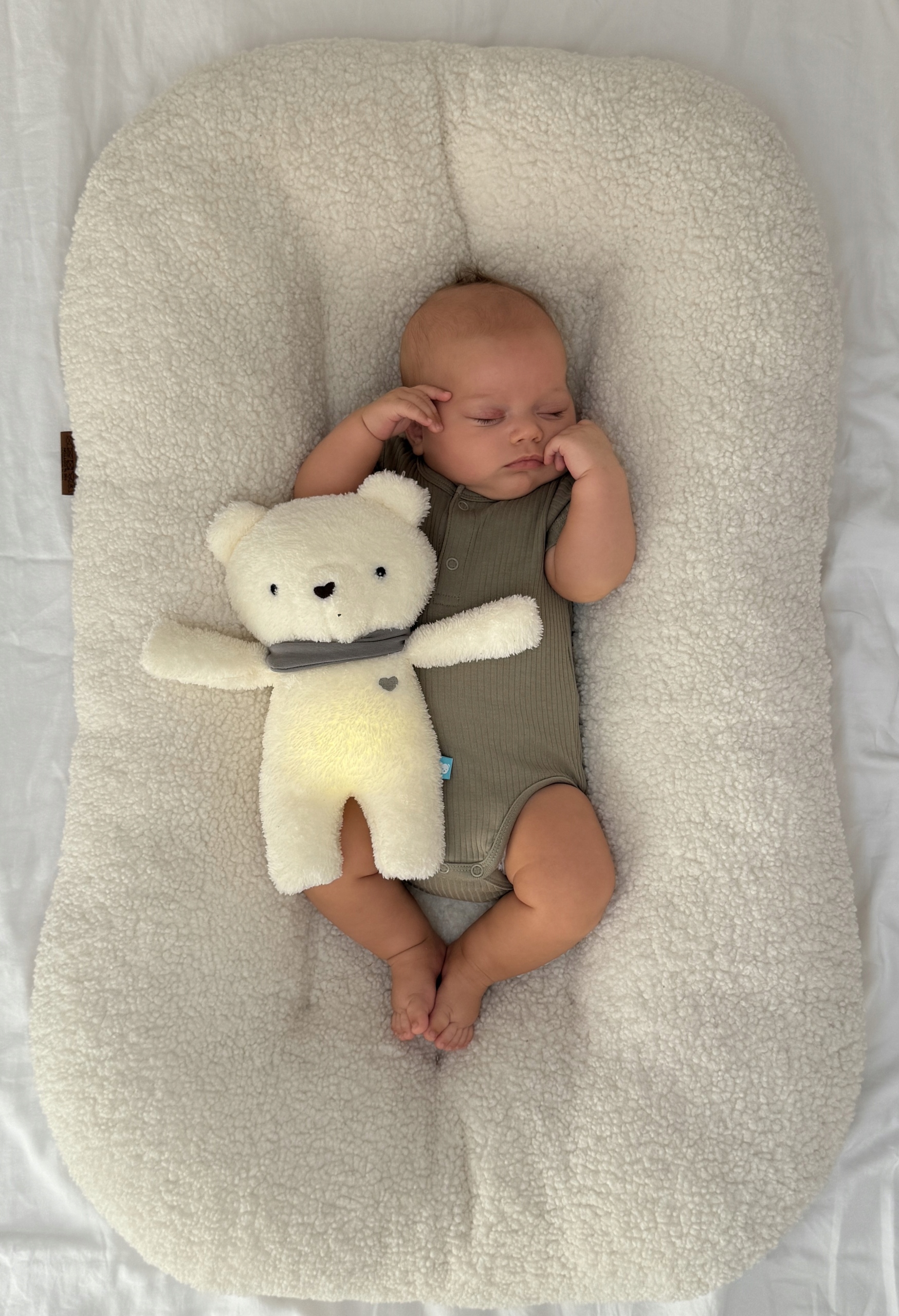 SZUMISIE MIŚ 5W1 Z APASZKĄ MASKOTKA USYPIACZ LAMPKA SZUM CZUJNIK SNU+GRATIS Efekty dźwiękowe świetlne