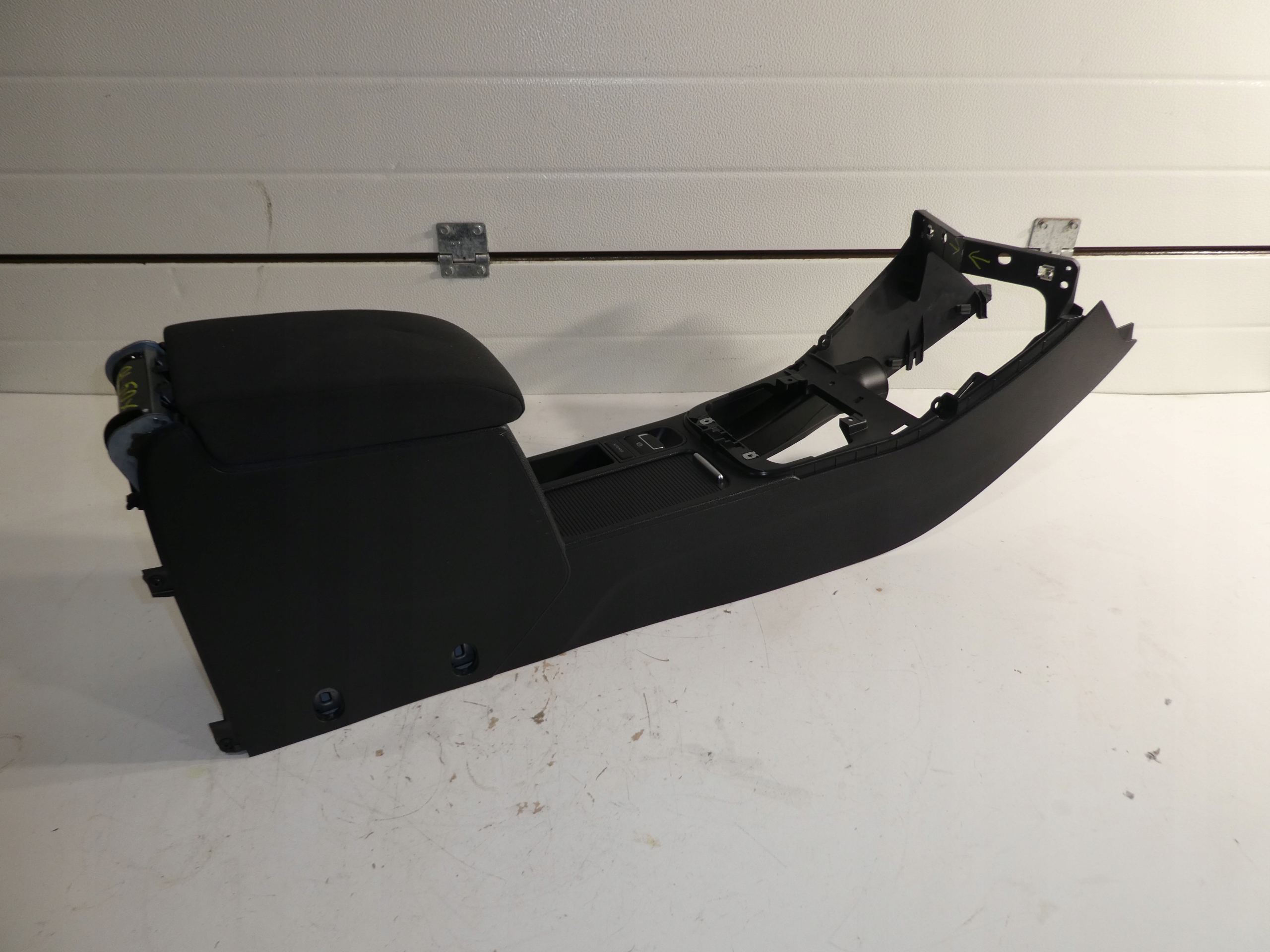 TUNEL armrest VW TIGUAN plus 5NO864251B