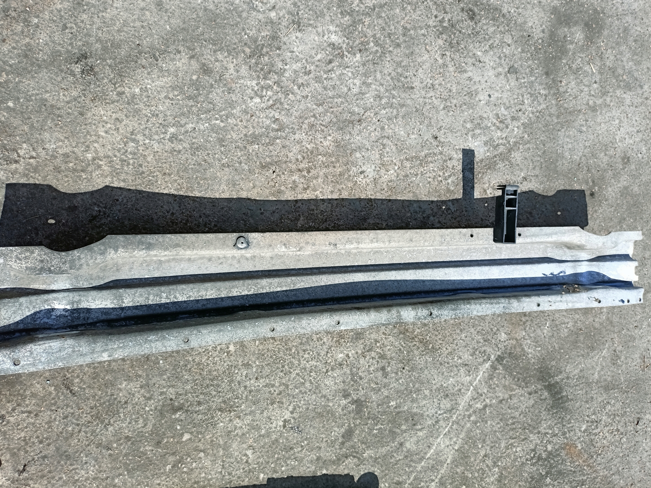 TRAVERSA PARAURTI POSTERIORE AUDI A4 B7