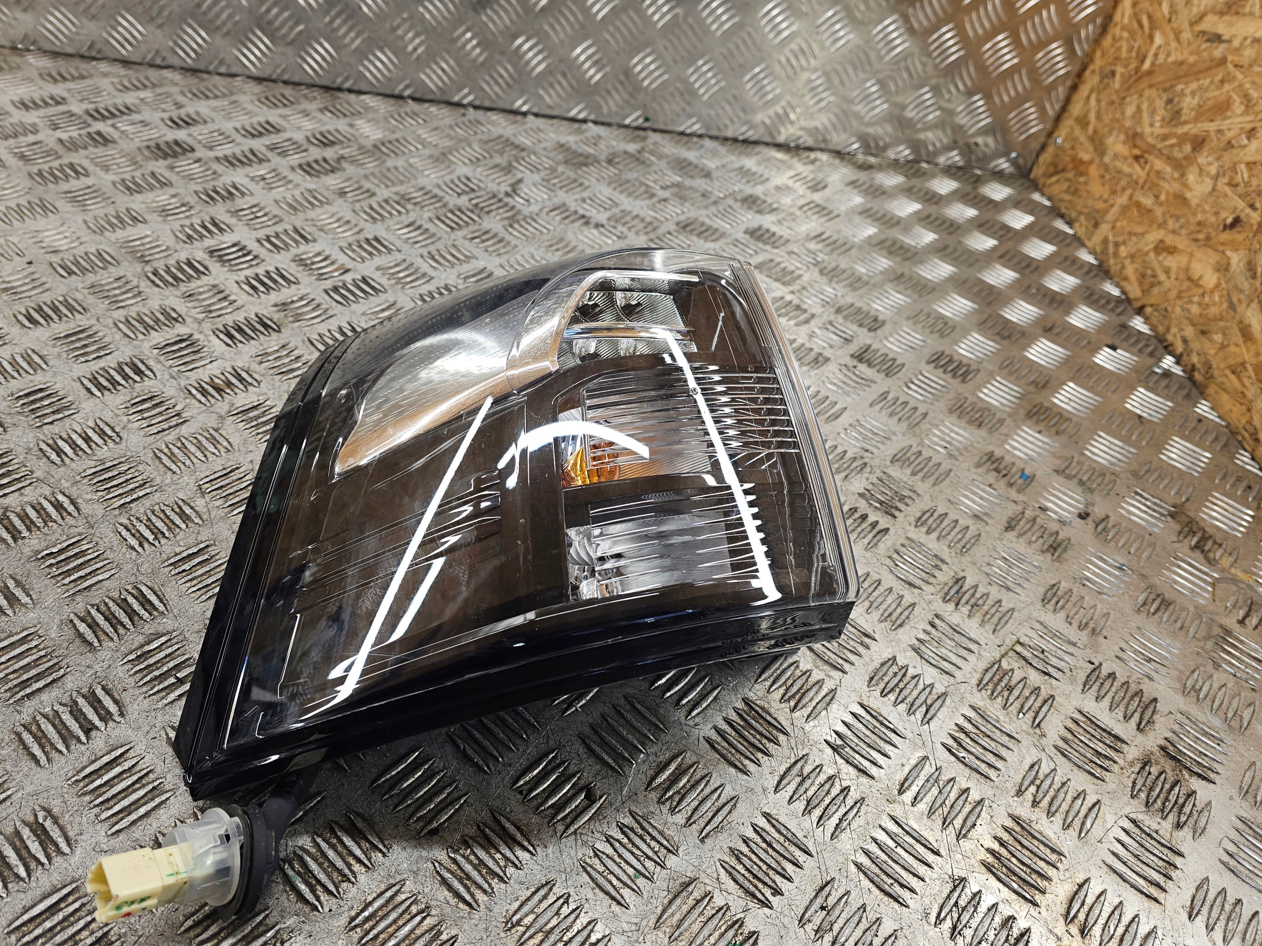 SUZUKI SX4 S-CROSS light left rear left rear part 6130L