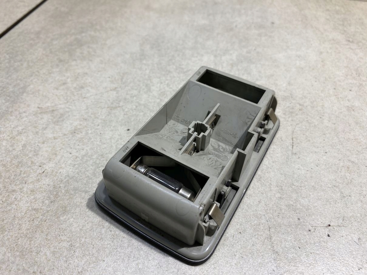 FANALE CIELO INTERNO AUDI Q7 4L 4L0947123