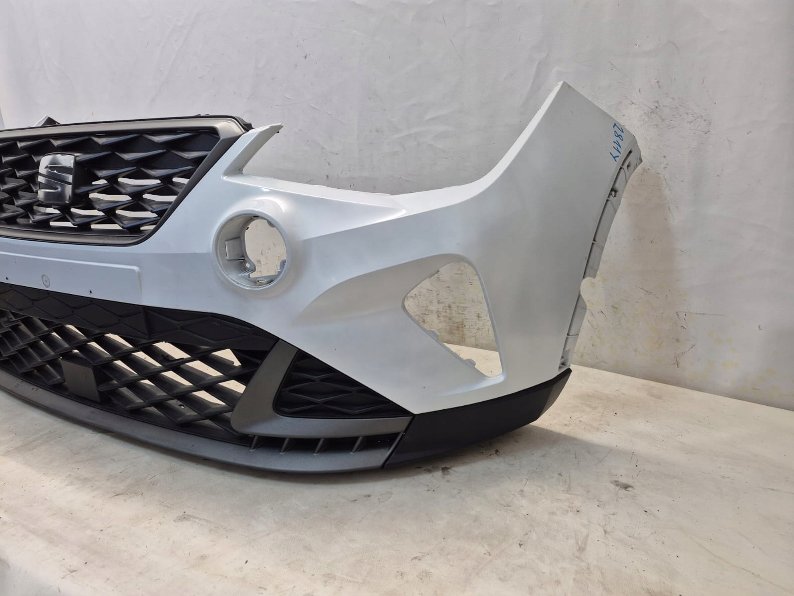 SEAT ARONA LIFT FR 21- bumper front front PDC 6F9807221E